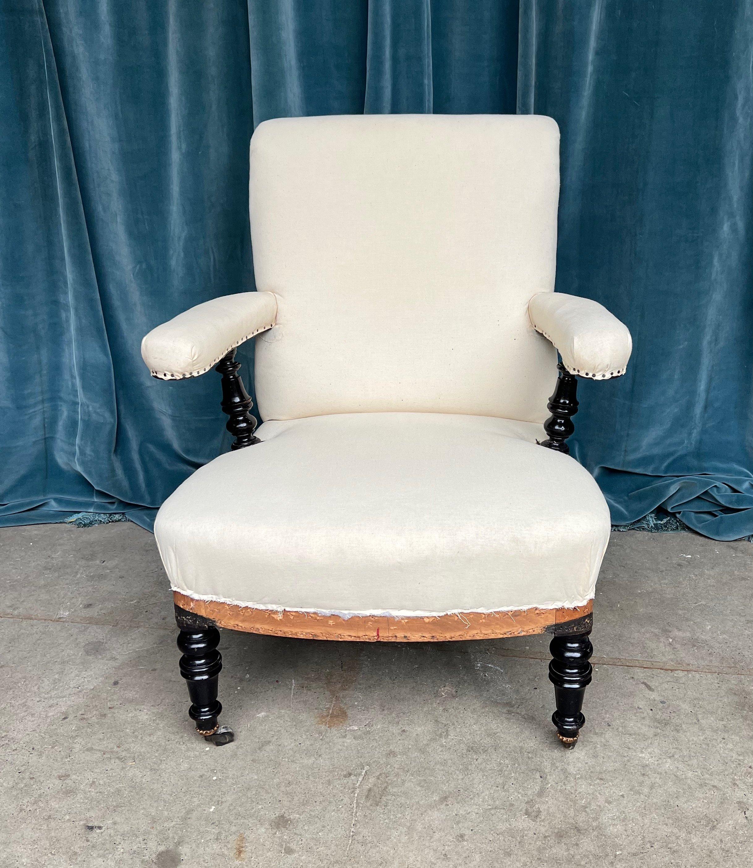 Paire de fauteuils français du 19ème siècle avec accoudoirs ébonisés en vente 1