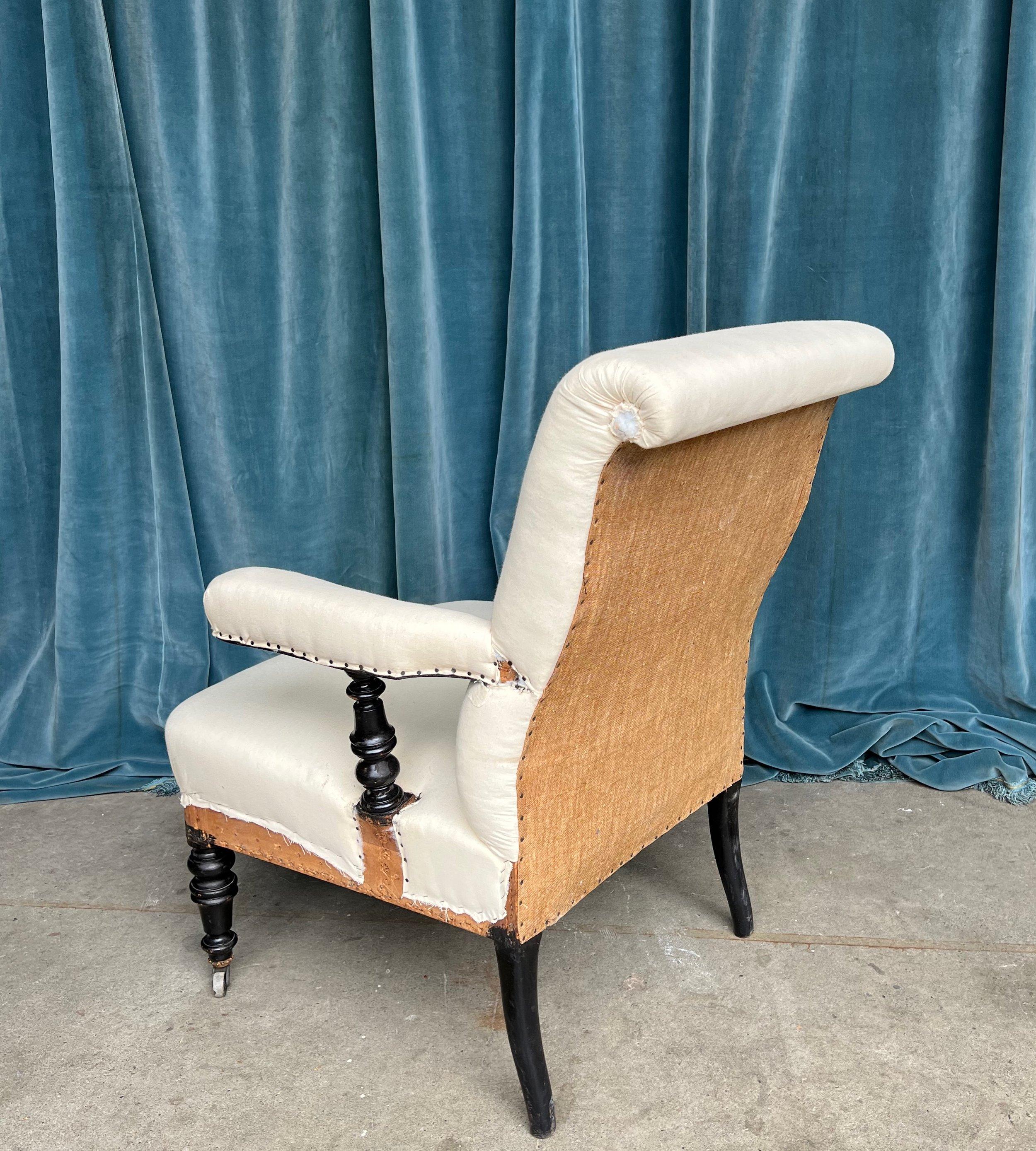 Paire de fauteuils français du 19ème siècle avec accoudoirs ébonisés en vente 2