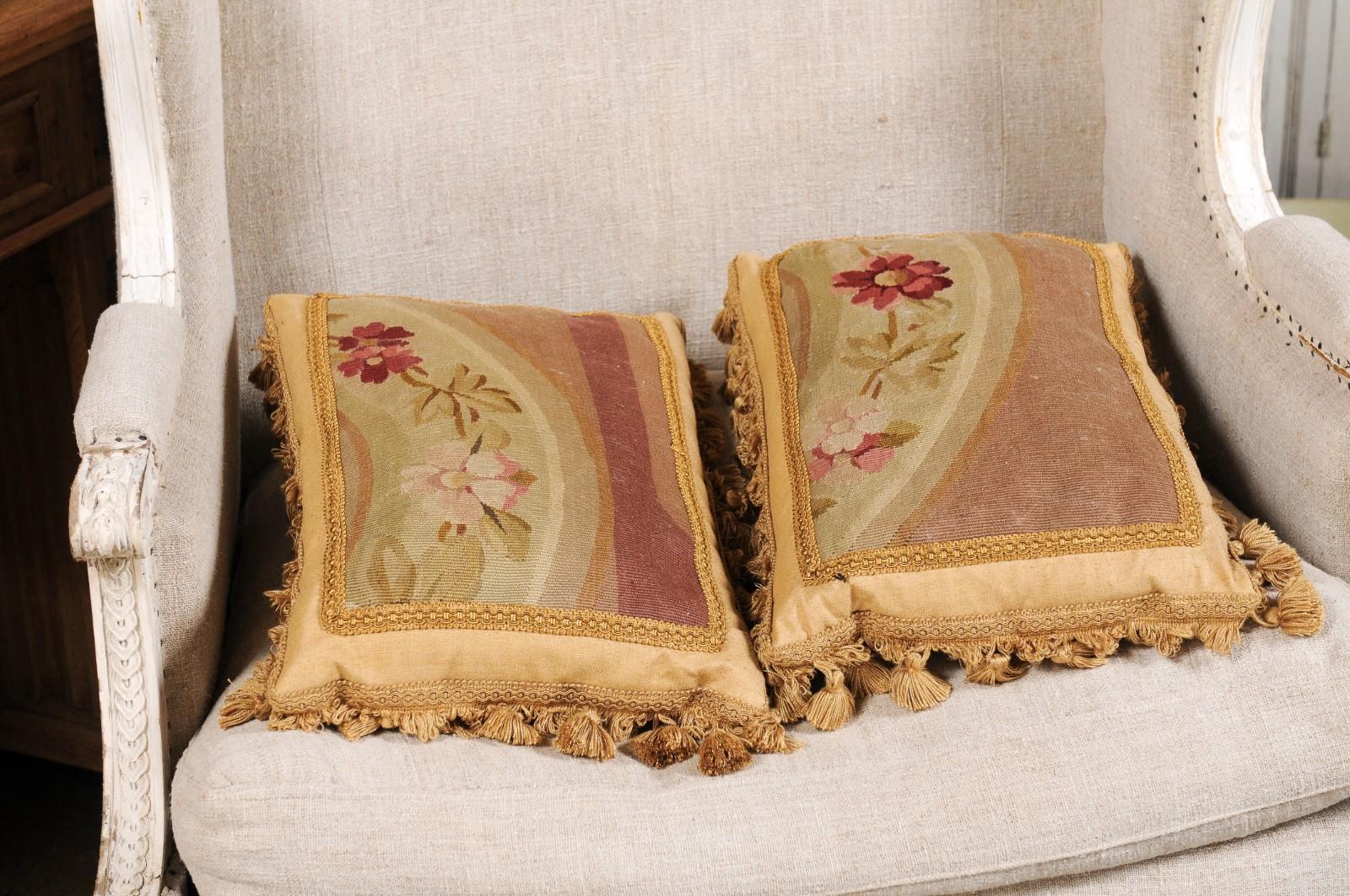 Pair of French 19th Century Aubusson Tapestry Pillows with Flowers and Tassels For Sale 7
