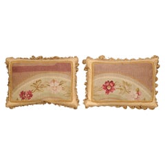 Pareja de almohadas francesas del siglo XIX de tapiz de Aubusson con flores y borlas