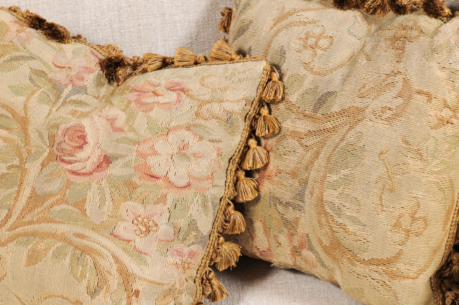 Pair of French 19th Century Aubusson Woven Tapestry Pillow with Floral Décor 10
