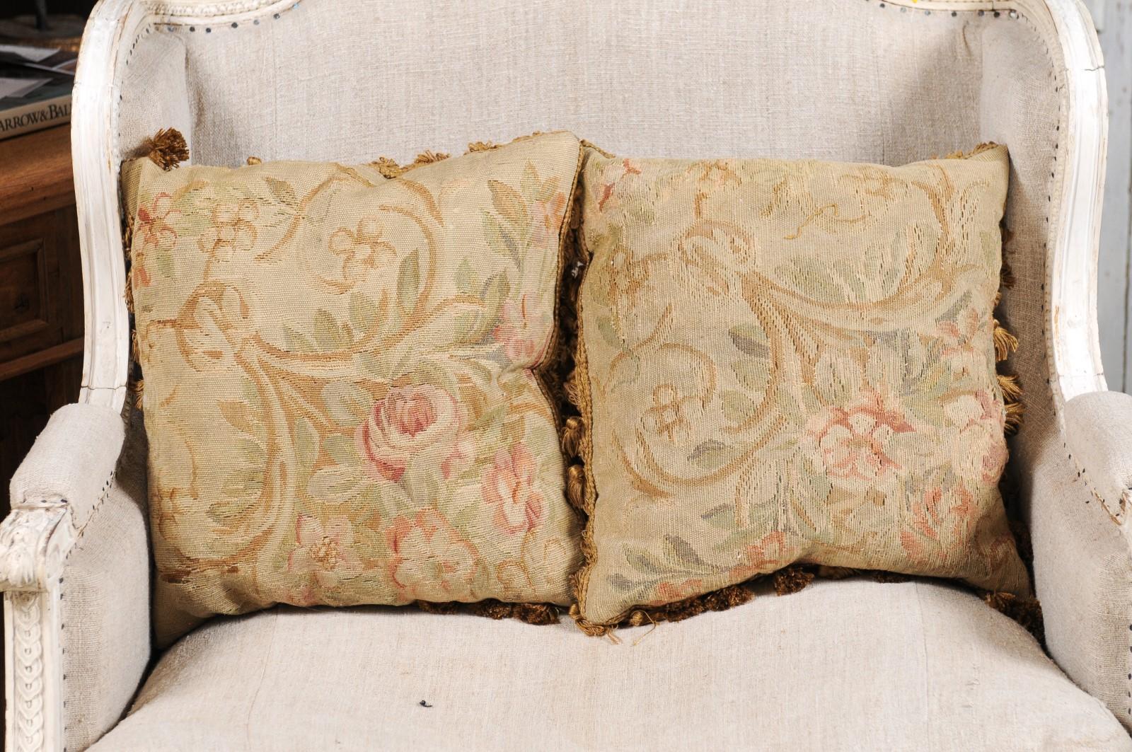 Pair of French 19th Century Aubusson Woven Tapestry Pillow with Floral Décor In Good Condition In Atlanta, GA