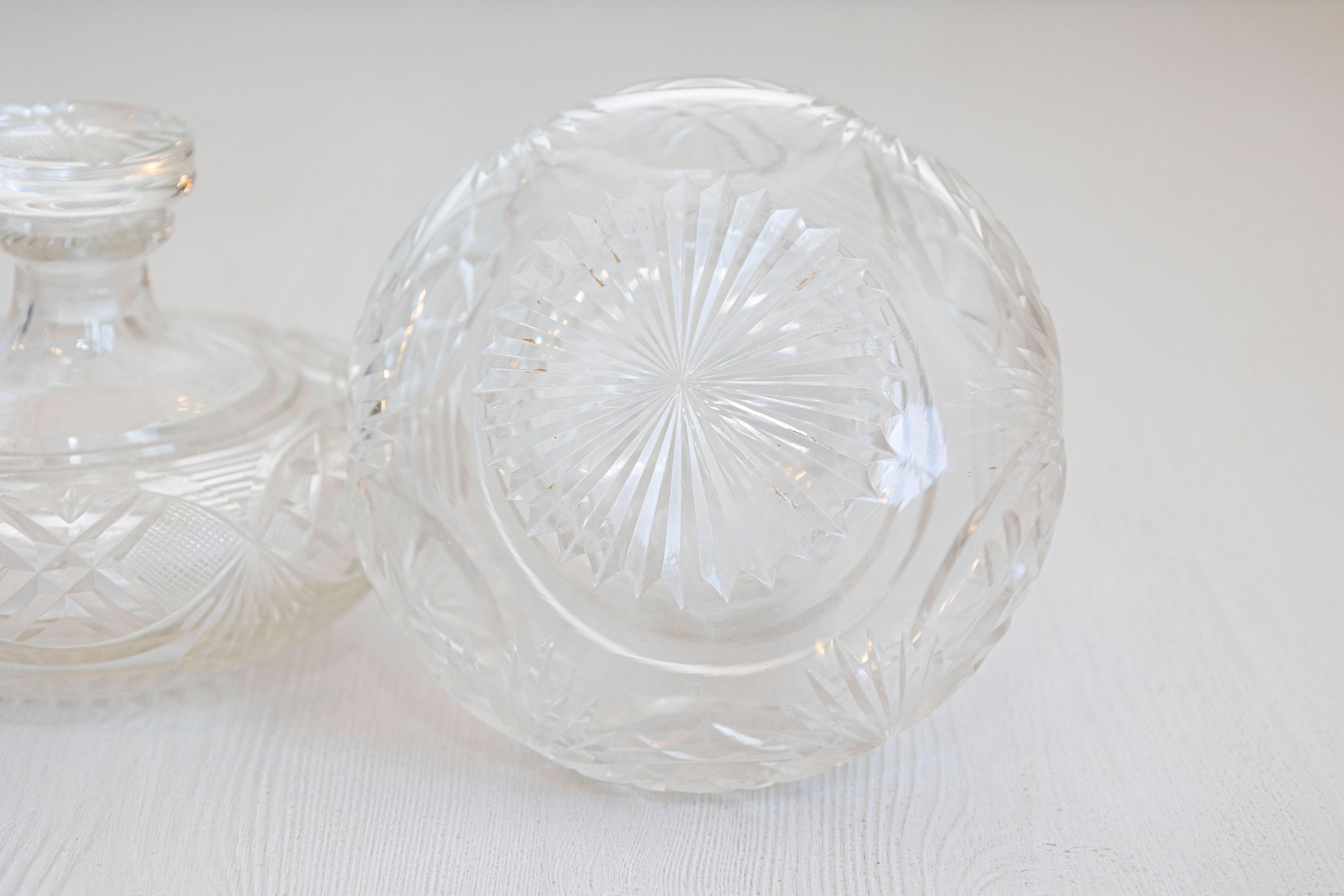 Pareja de frascos de perfume franceses de cristal de Baccarat del siglo XIX con motivos recortados en Bueno estado para la venta en Atlanta, GA