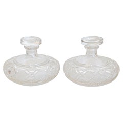 Paire de flacons de parfum français en cristal de Baccarat du 19ème siècle avec motifs découpés