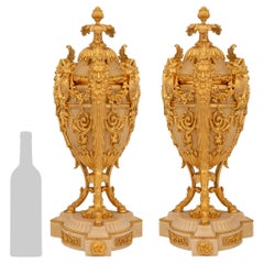 Paire d'urnes en albâtre et bronze doré de la période Belle Époque du 19ème siècle français