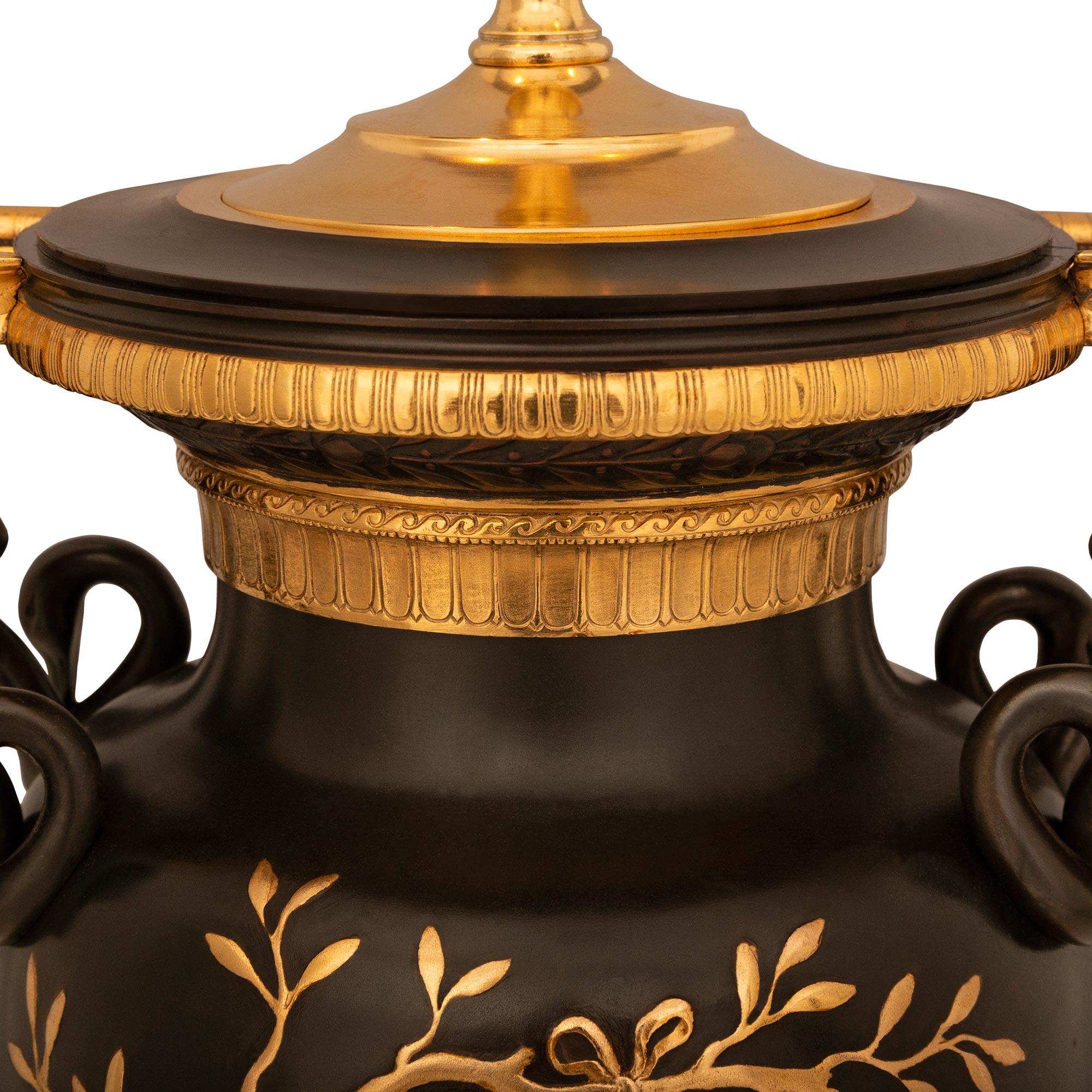 Français Paire de lampes en bronze, marbre et bronze doré d'époque French Belle Epoque du 19ème siècle en vente