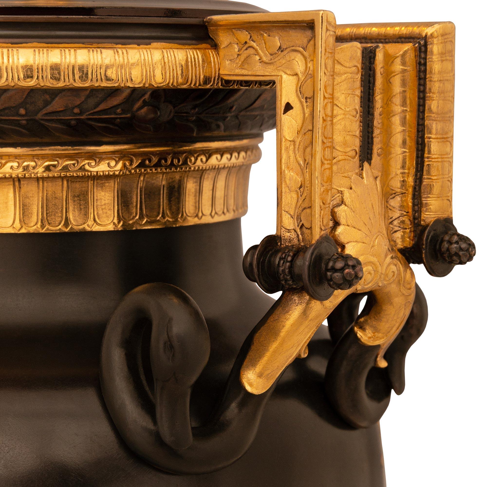 Patiné Paire de lampes en bronze, marbre et bronze doré d'époque French Belle Epoque du 19ème siècle en vente