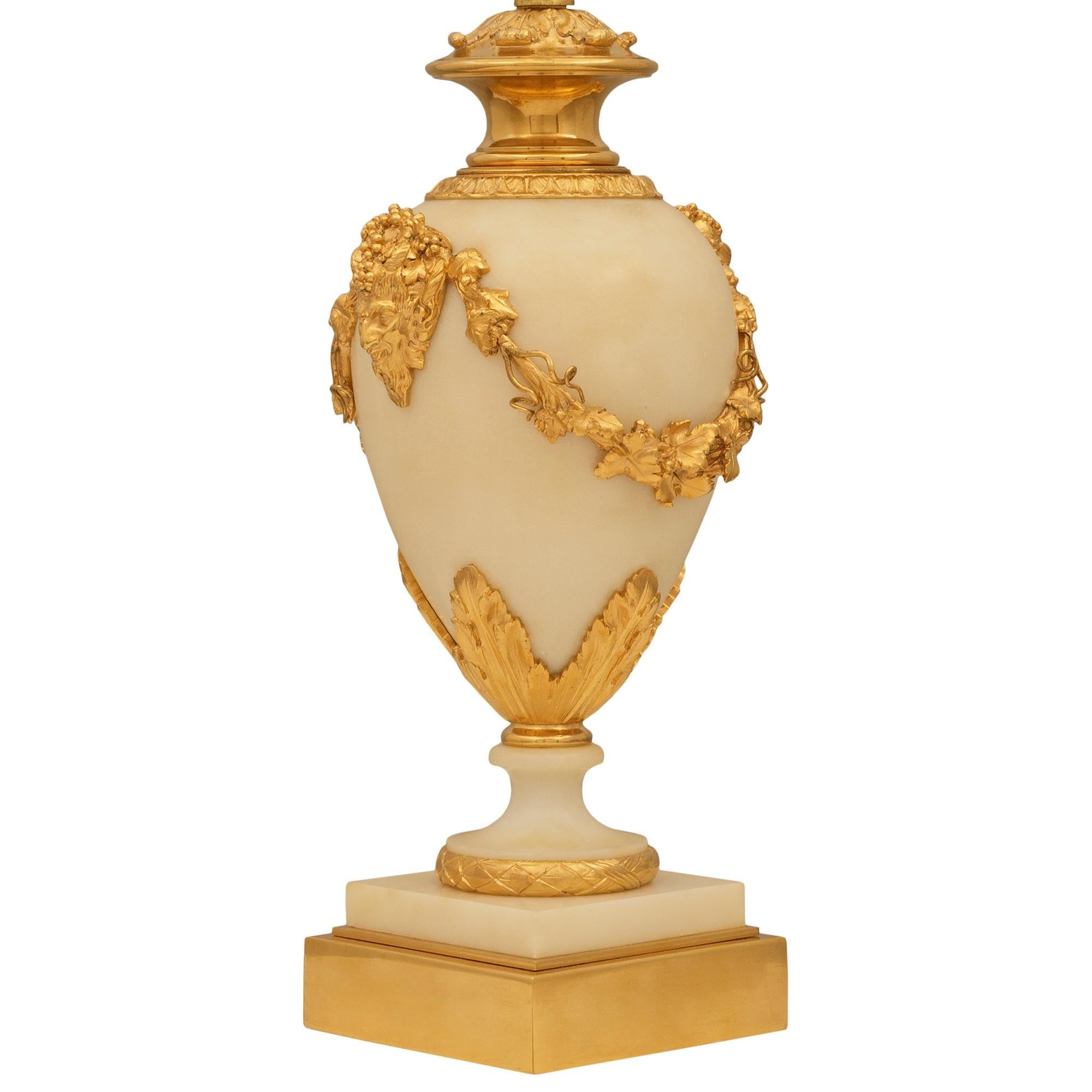 Belle Époque coppia di lampade in marmo e ormeggio French Belle Epoque del XIX secolo in vendita