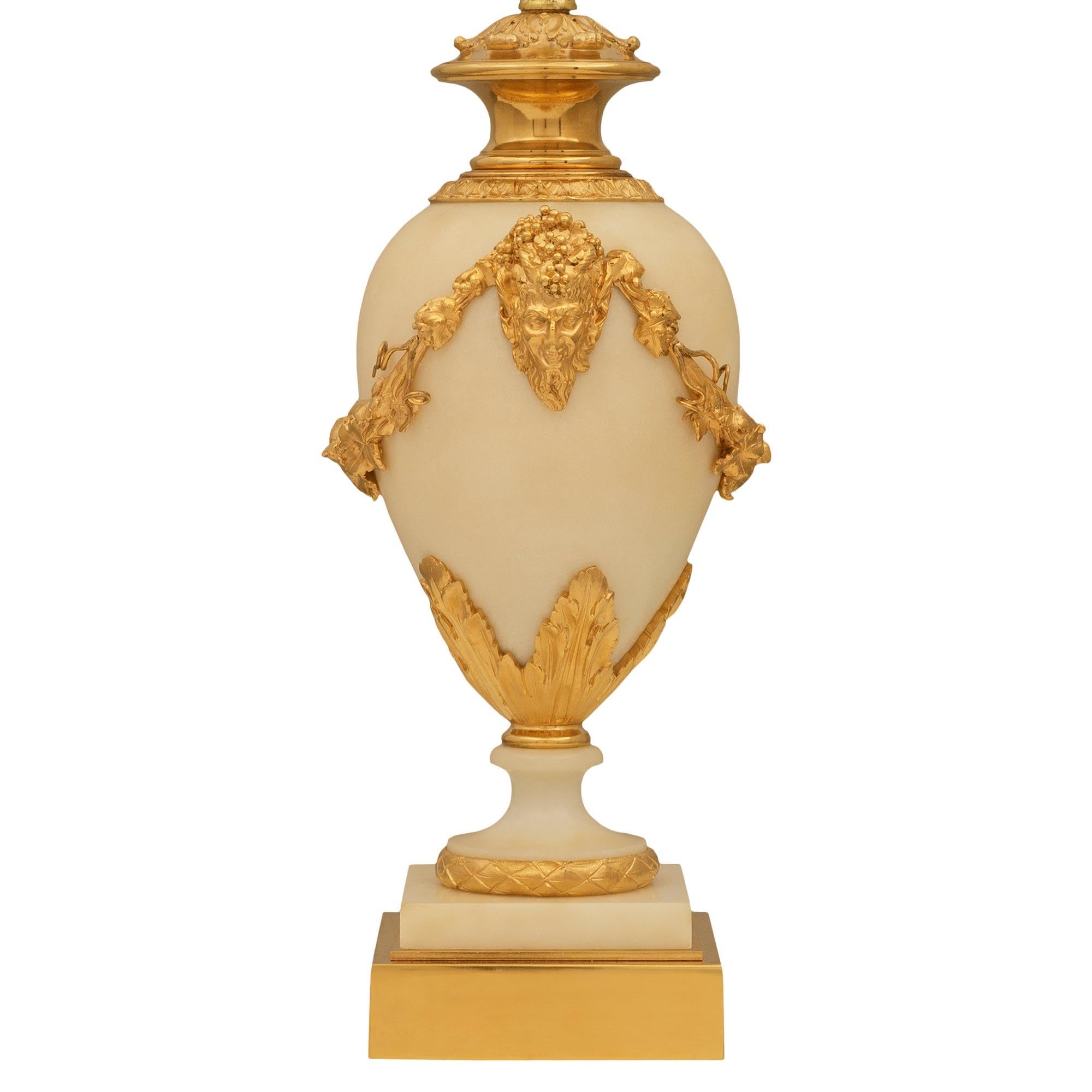 Francese coppia di lampade in marmo e ormeggio French Belle Epoque del XIX secolo in vendita