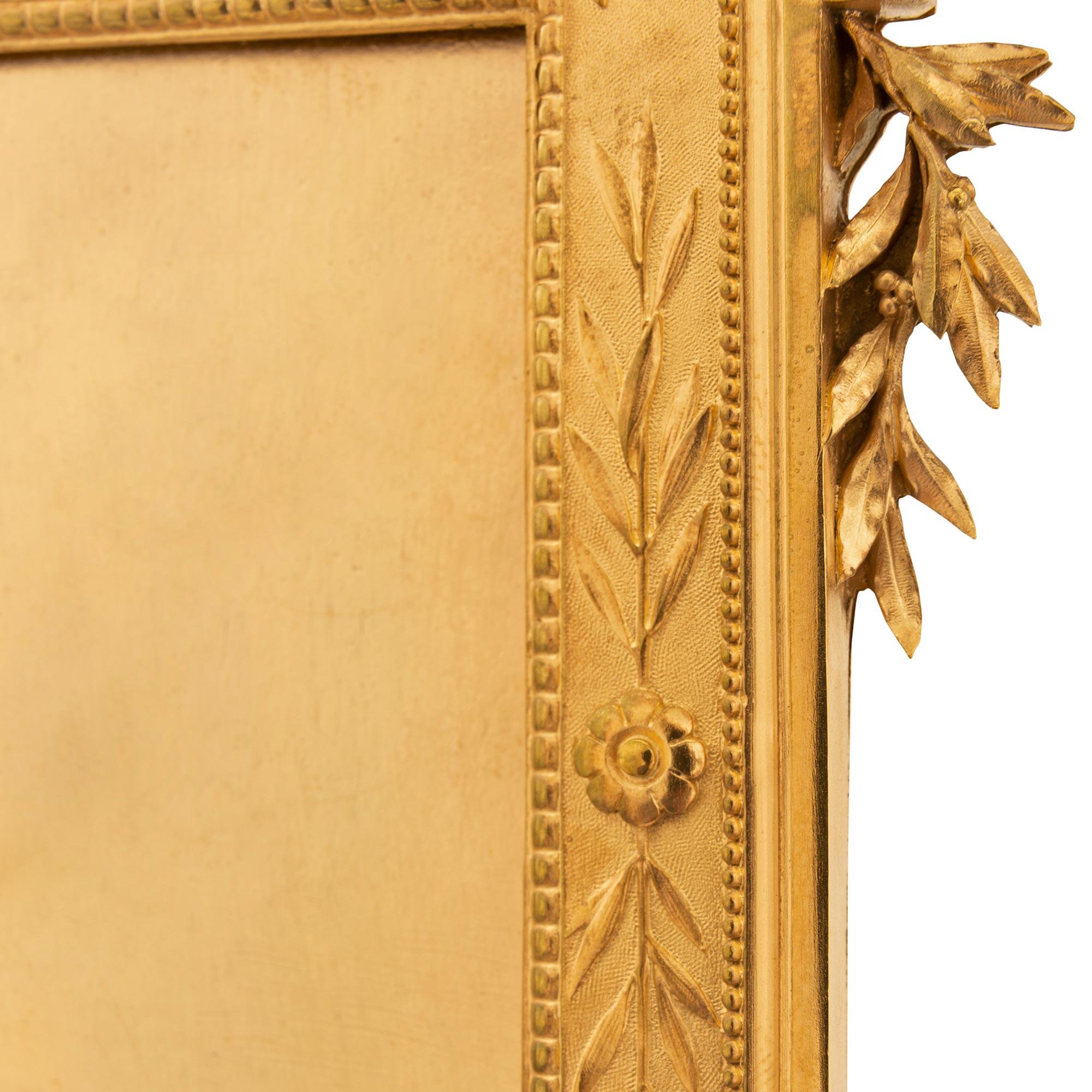 Bronze doré Paire de cadres en bronze doré d'époque Belle Époque du XIXe siècle français en vente