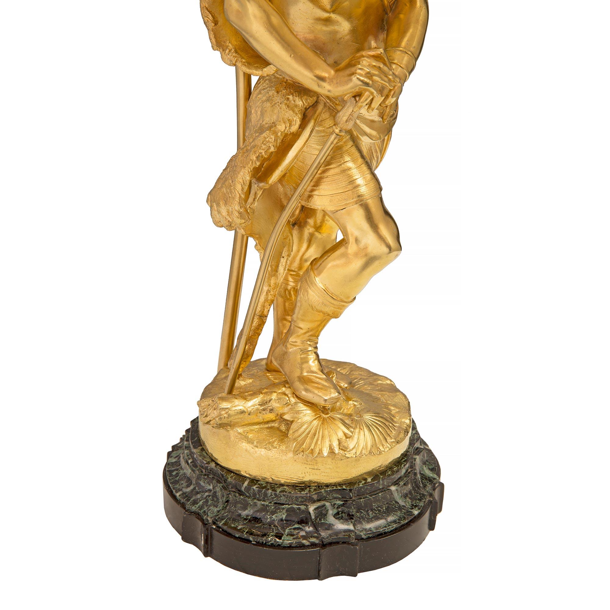 Paire de statues françaises de la période Belle poque du 19ème siècle montées sur des lampes en vente 4