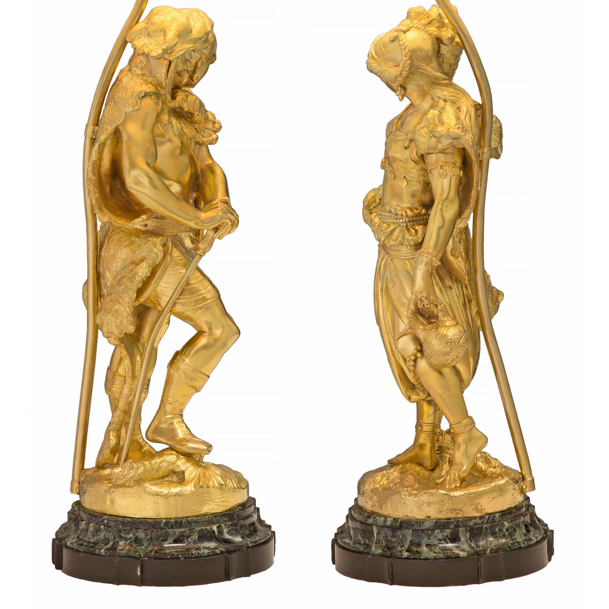 Paire de statues françaises de la période Belle poque du 19ème siècle montées sur des lampes Bon état - En vente à West Palm Beach, FL
