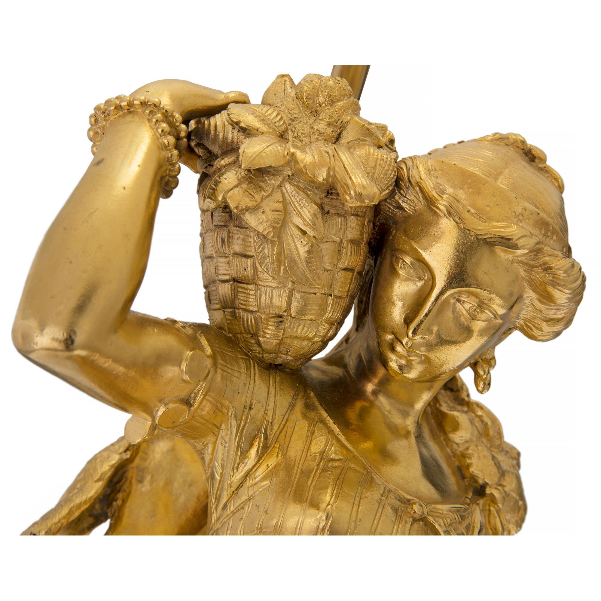 Paire de statues françaises de la période Belle poque du 19ème siècle montées sur des lampes en vente 1