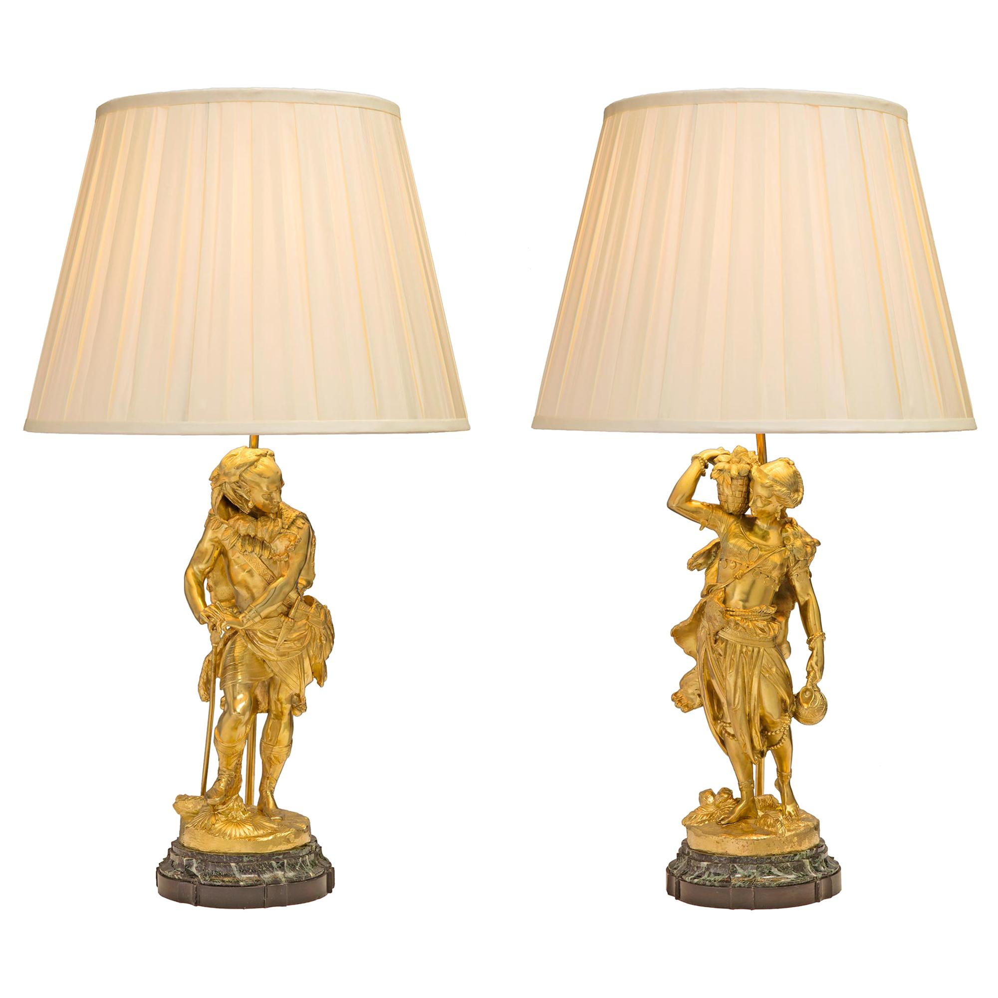 Paire de statues françaises de la période Belle poque du 19ème siècle montées sur des lampes en vente