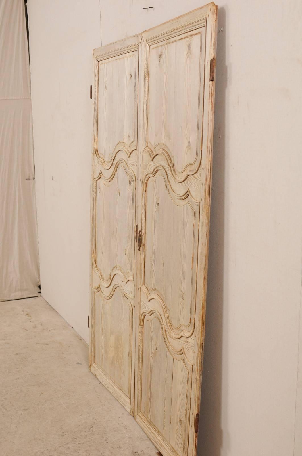 Pair of French 19th Century Bleached Wood Doors with Nice Scalloped Carvings 2