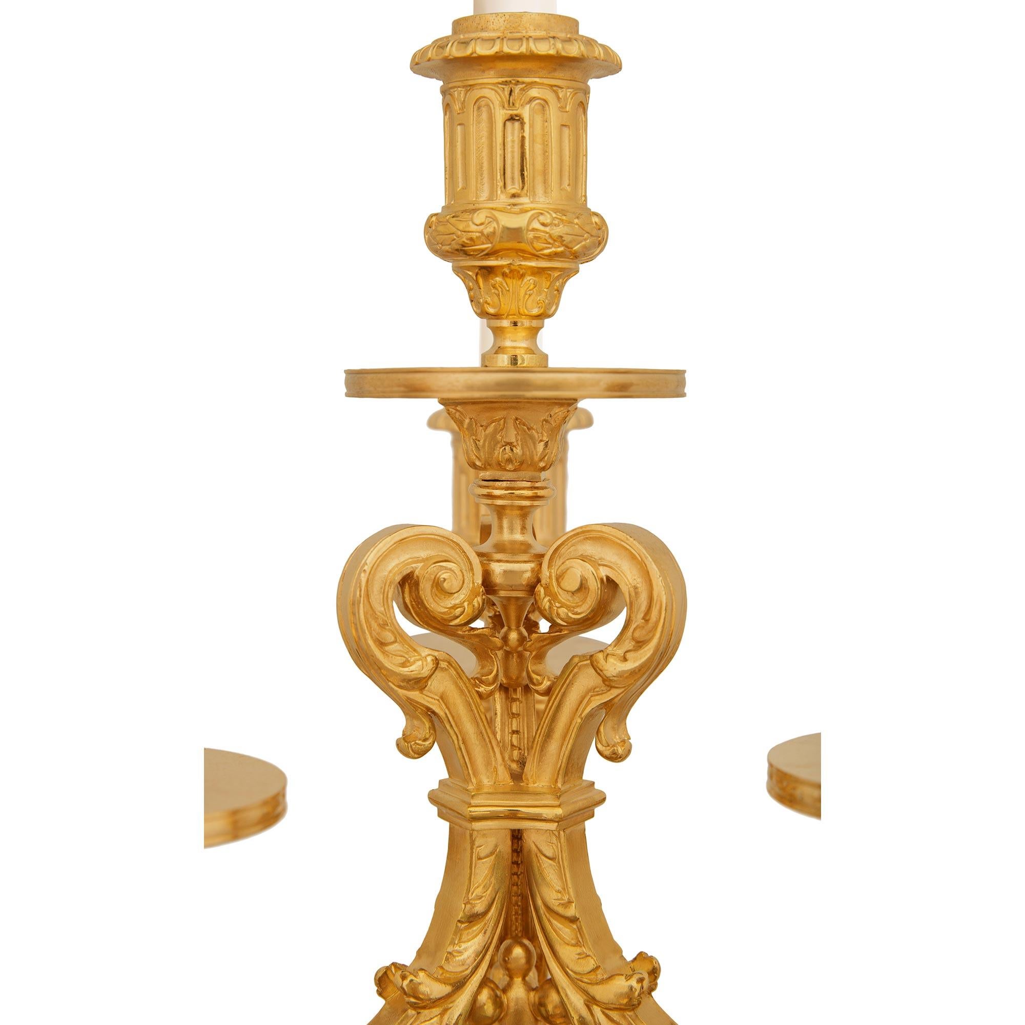 pareja de candelabros franceses del siglo XIX, de bronce y ormolu, firmados Barbedienne en Bueno estado para la venta en West Palm Beach, FL