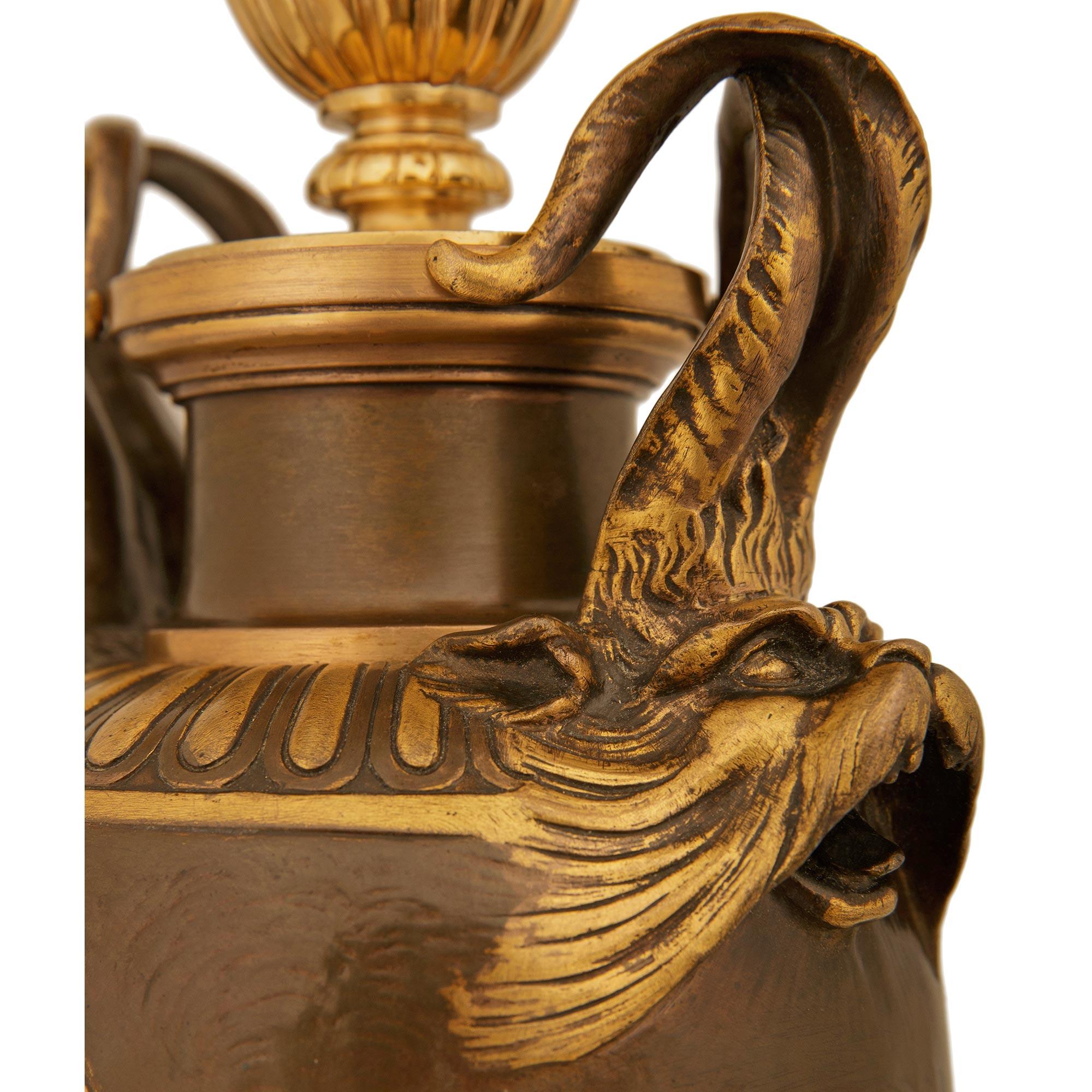 pareja de candelabros franceses del siglo XIX, de bronce y ormolu, firmados Barbedienne en venta 1