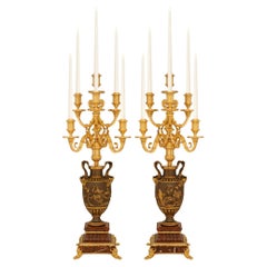 coppia di candelabri francesi del XIX secolo in bronzo e ormolu, firmati Barbedienne