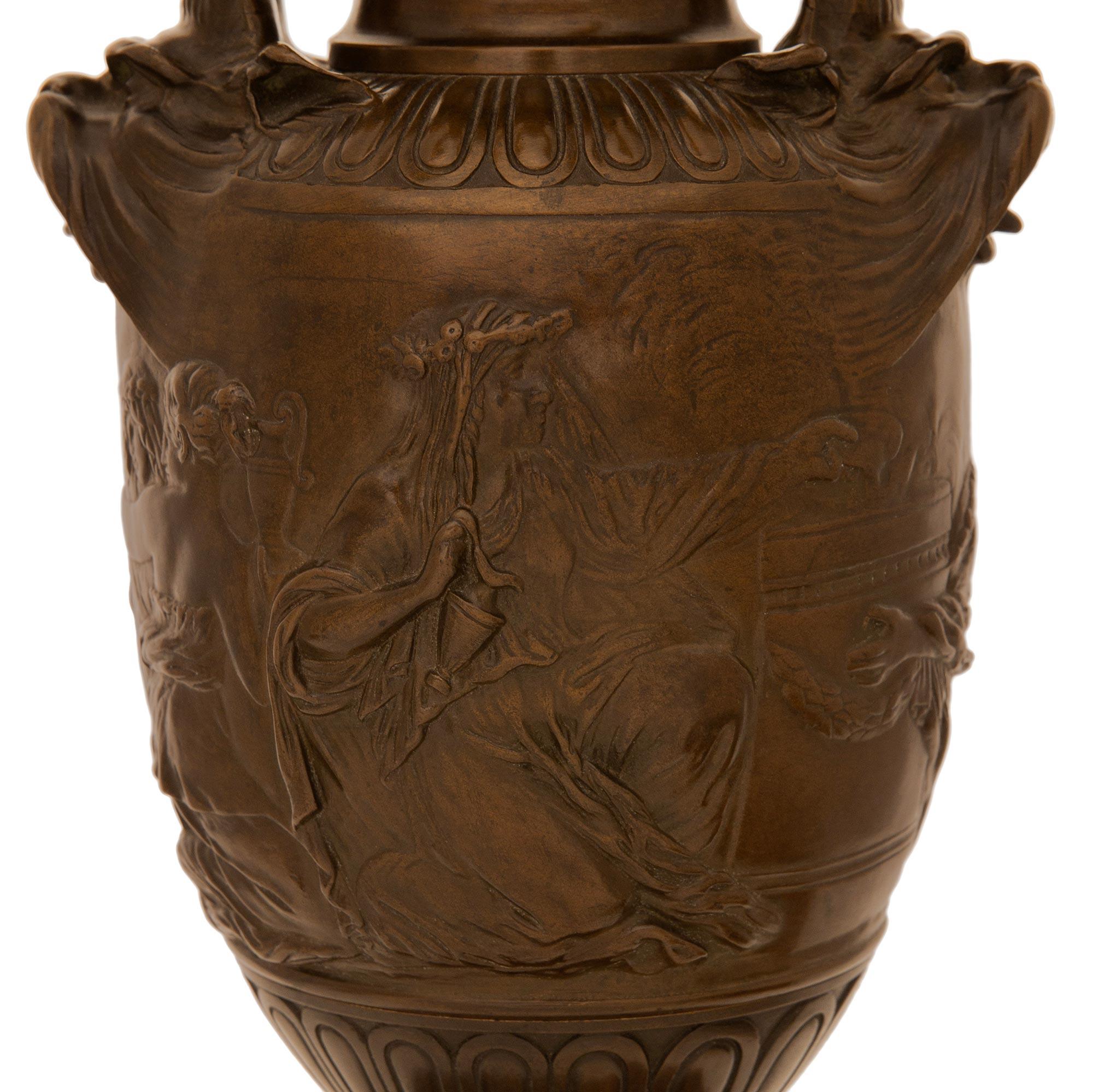 Coppia di lampade francesi del XIX secolo in bronzo, ormolu e marmo, firmate Barbedienne in vendita 1
