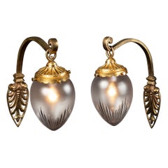 Coppia di lampade francesi in bronzo del XIX secolo con globi in vetro satinato inciso
