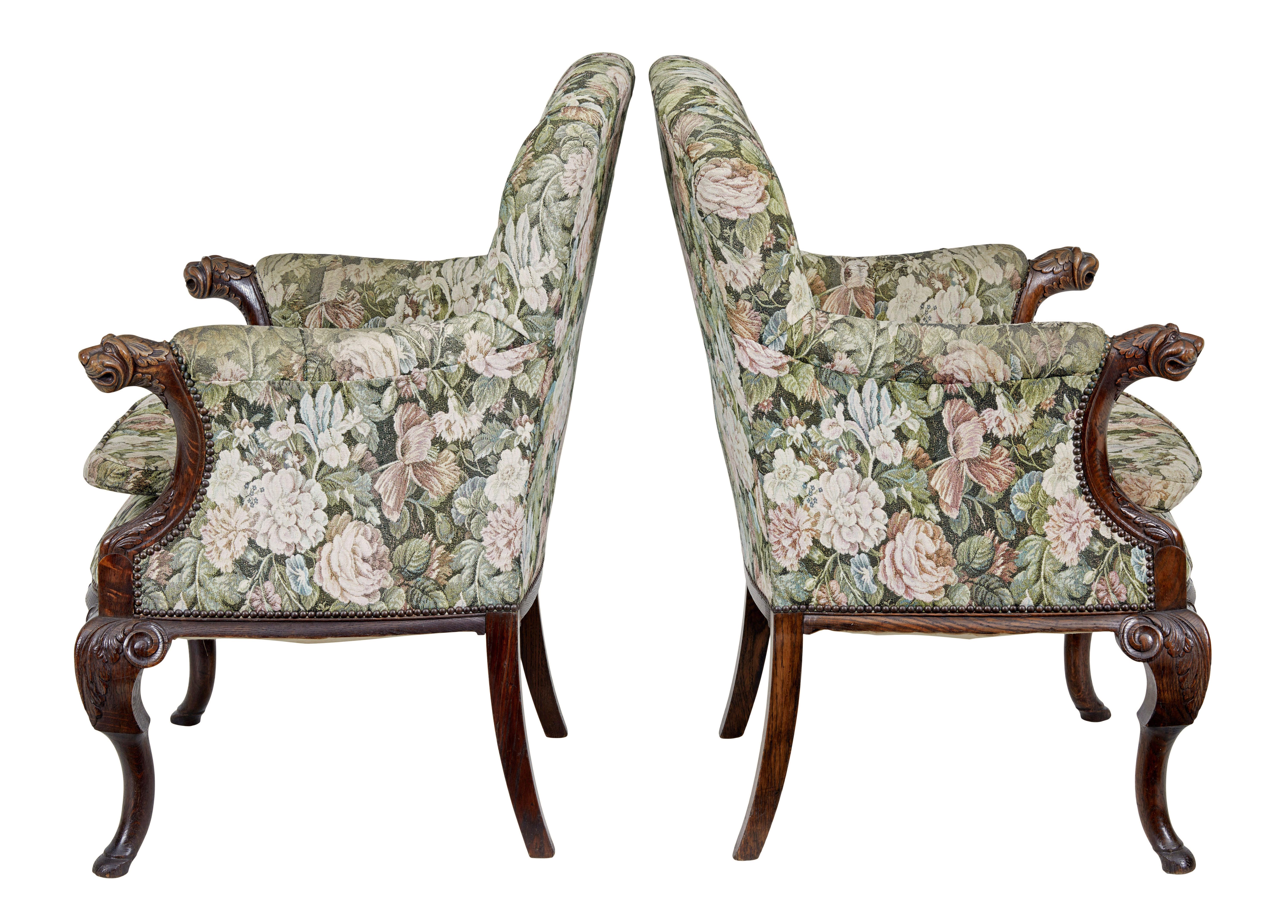 Paar französische Sessel aus geschnitzter Eiche aus dem 19. (Viktorianisch) im Angebot