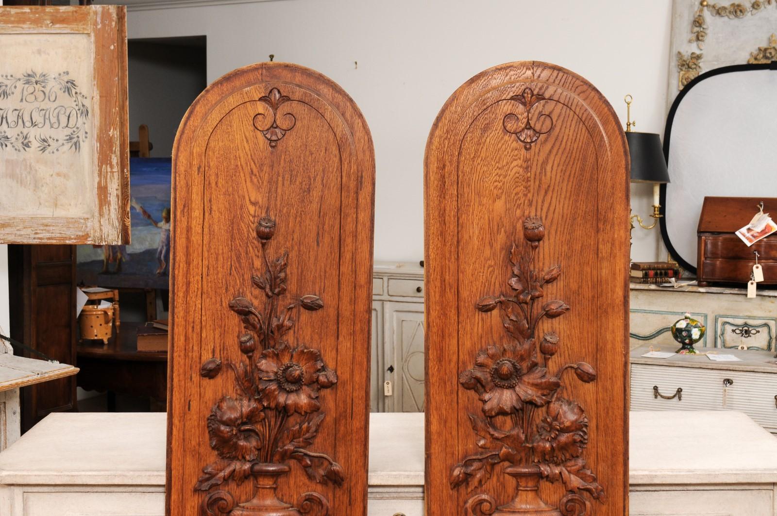 Pair of French 19th Century Carved Oak Vertical Panels with Bouquets in Vases For Sale 8