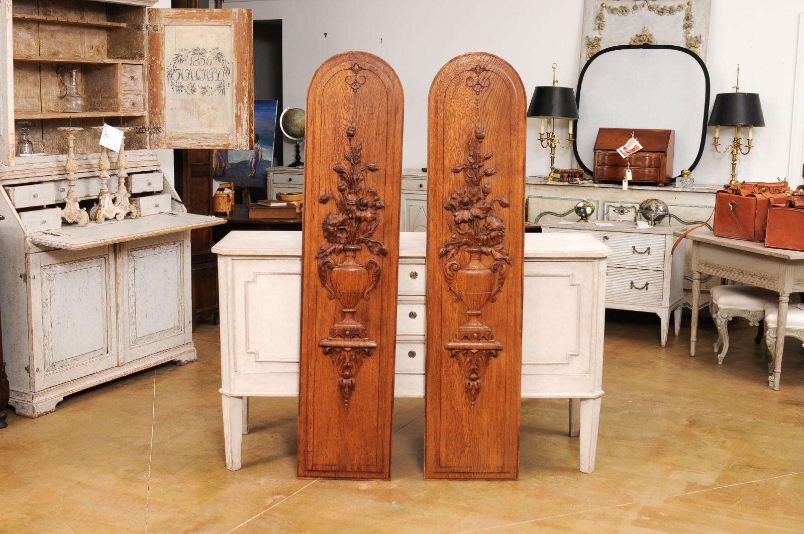 Pair of French 19th Century Carved Oak Vertical Panels with Bouquets in Vases In Good Condition For Sale In Atlanta, GA