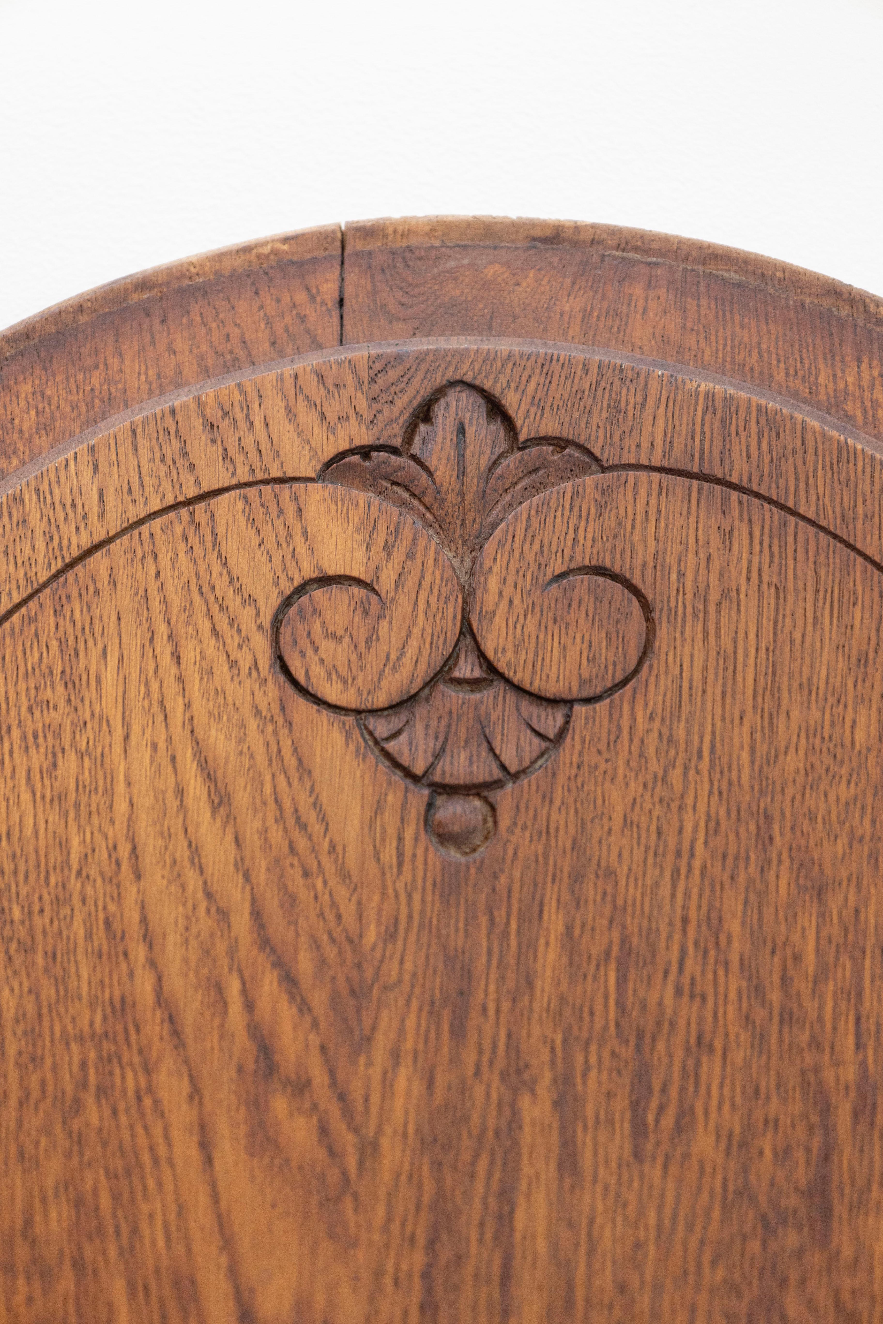 Pair of French 19th Century Carved Oak Vertical Panels with Bouquets in Vases For Sale 2