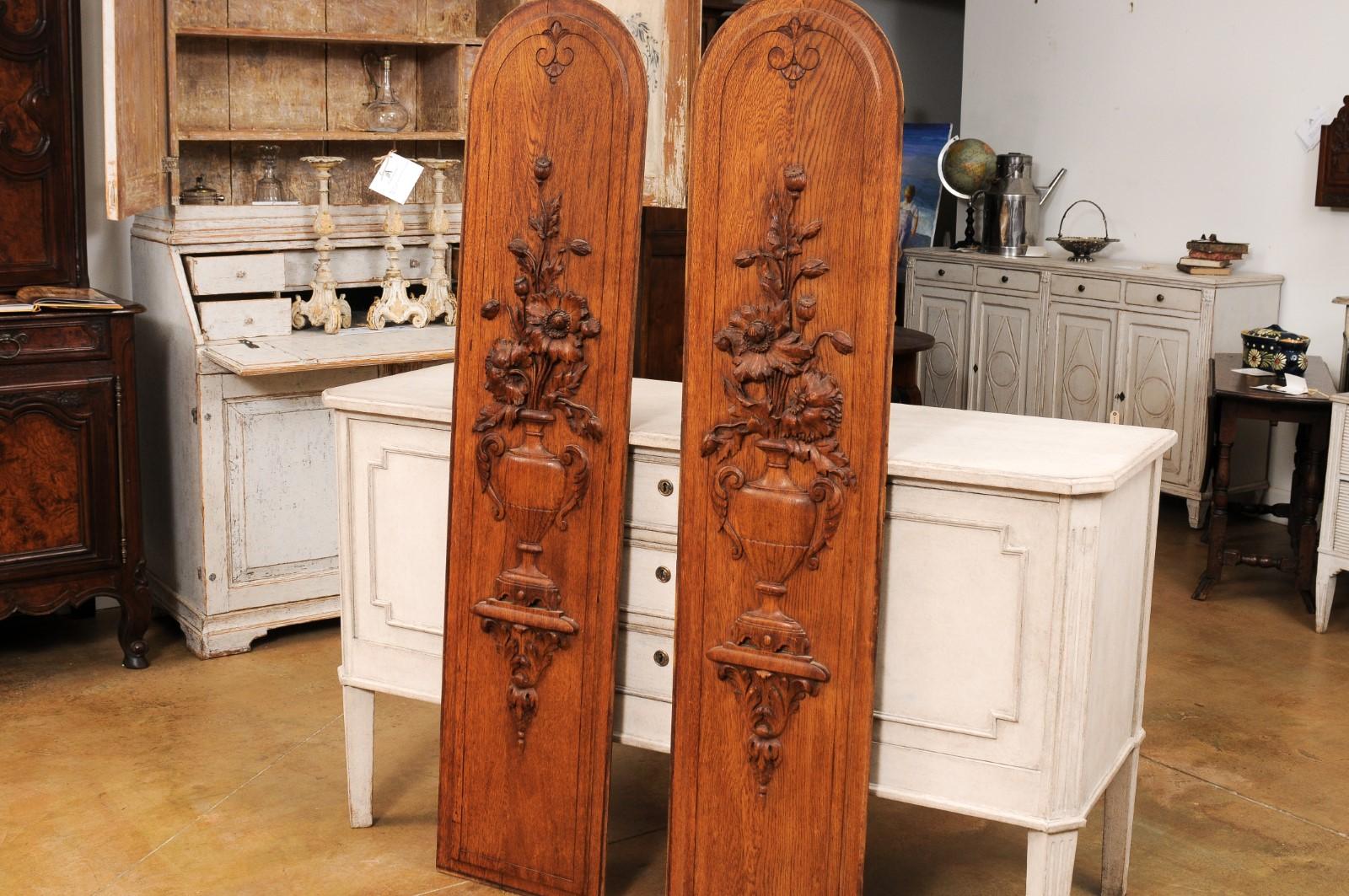 Pair of French 19th Century Carved Oak Vertical Panels with Bouquets in Vases For Sale 4