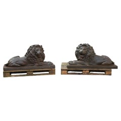 Paire de lions en fonte du 19ème siècle