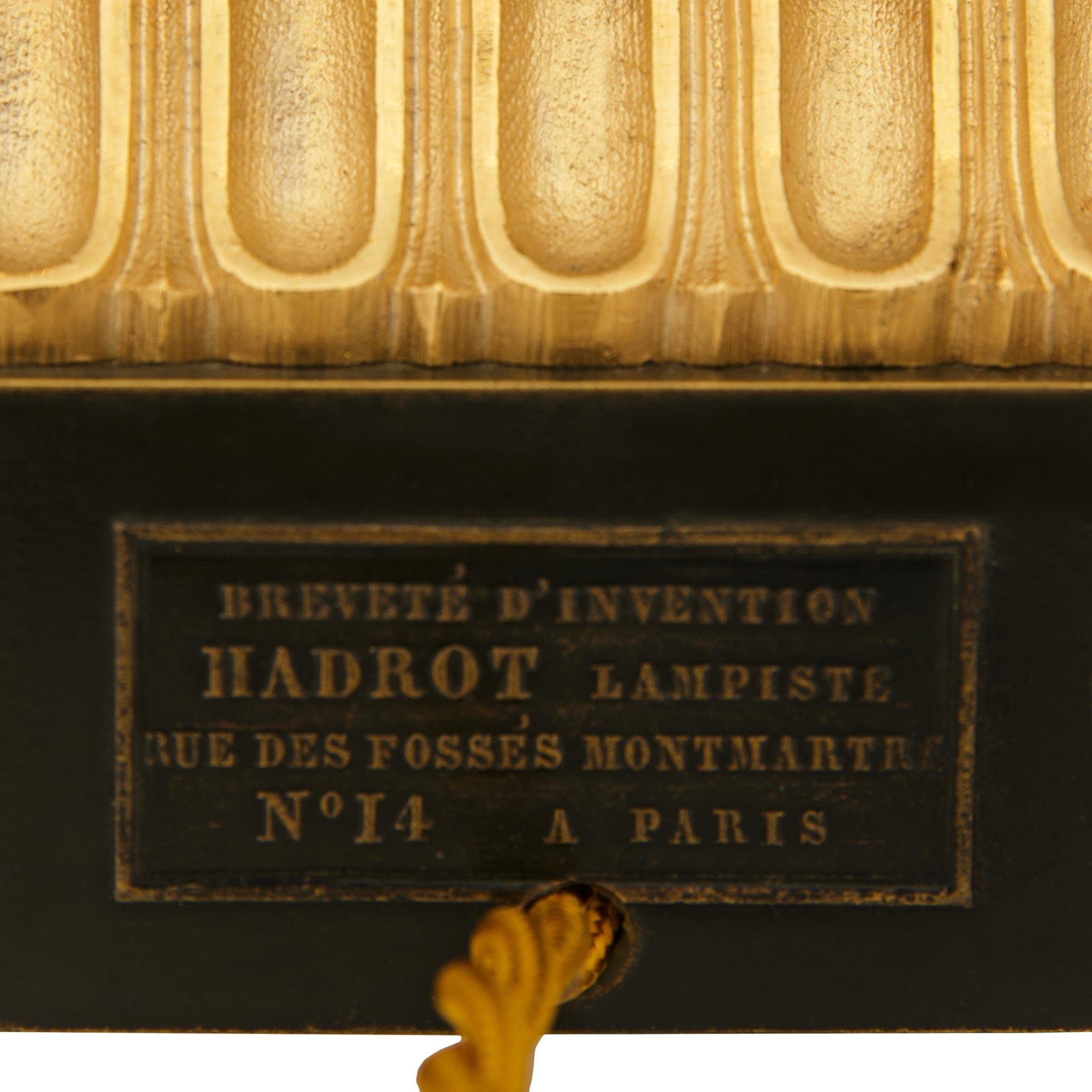 Pareja de lámparas francesas del siglo XIX de la Época de Charles X de Bronce patinado y Ormolu en venta 2