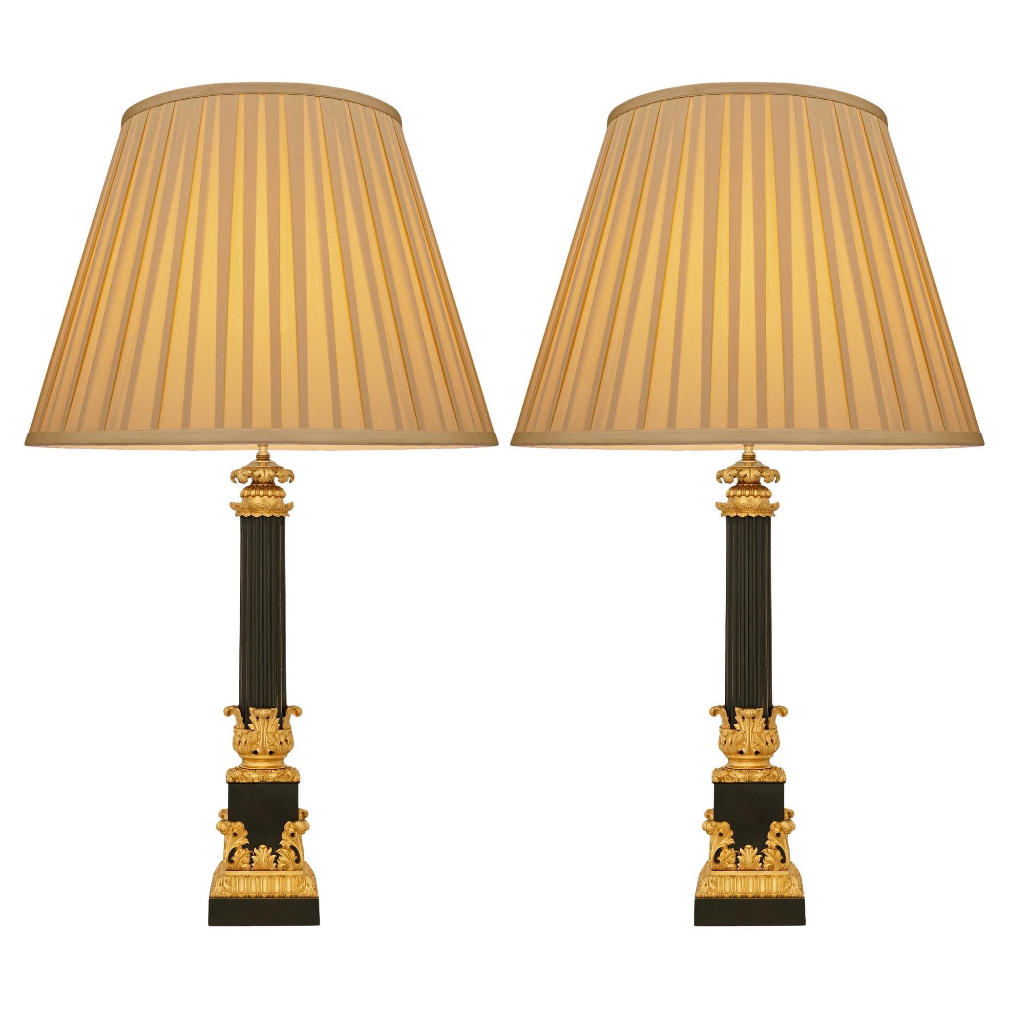 coppia di lampade francesi del XIX secolo del periodo Charles X in bronzo patinato e Ormolu