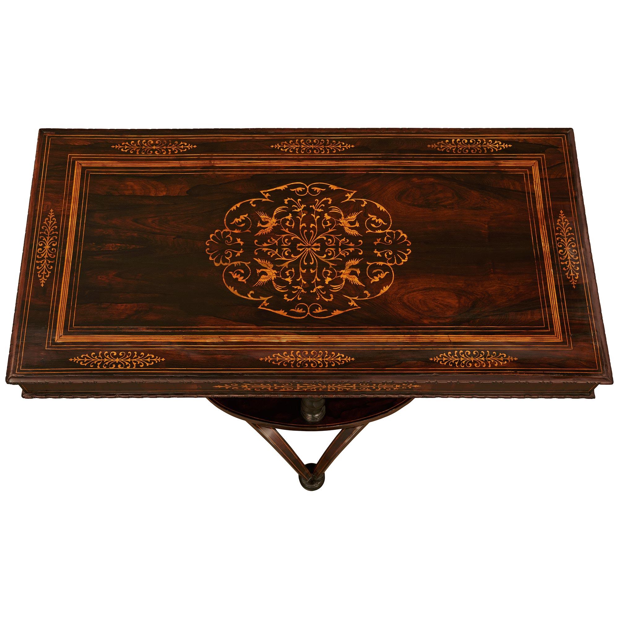 Pareja de mesas francesas de palisandro y madera de frutal del siglo XIX, época Charles X en venta 4
