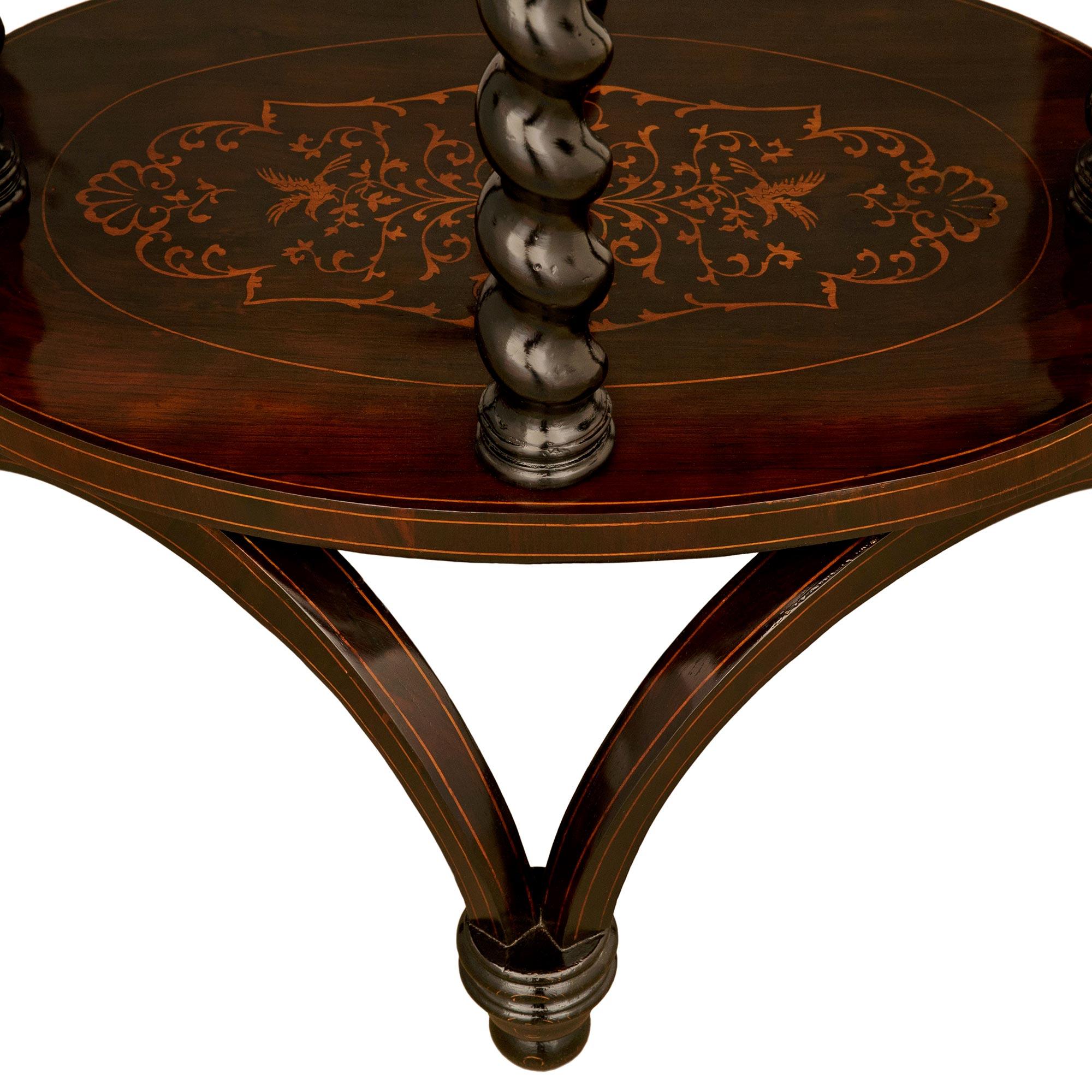 Pareja de mesas francesas de palisandro y madera de frutal del siglo XIX, época Charles X en venta 2