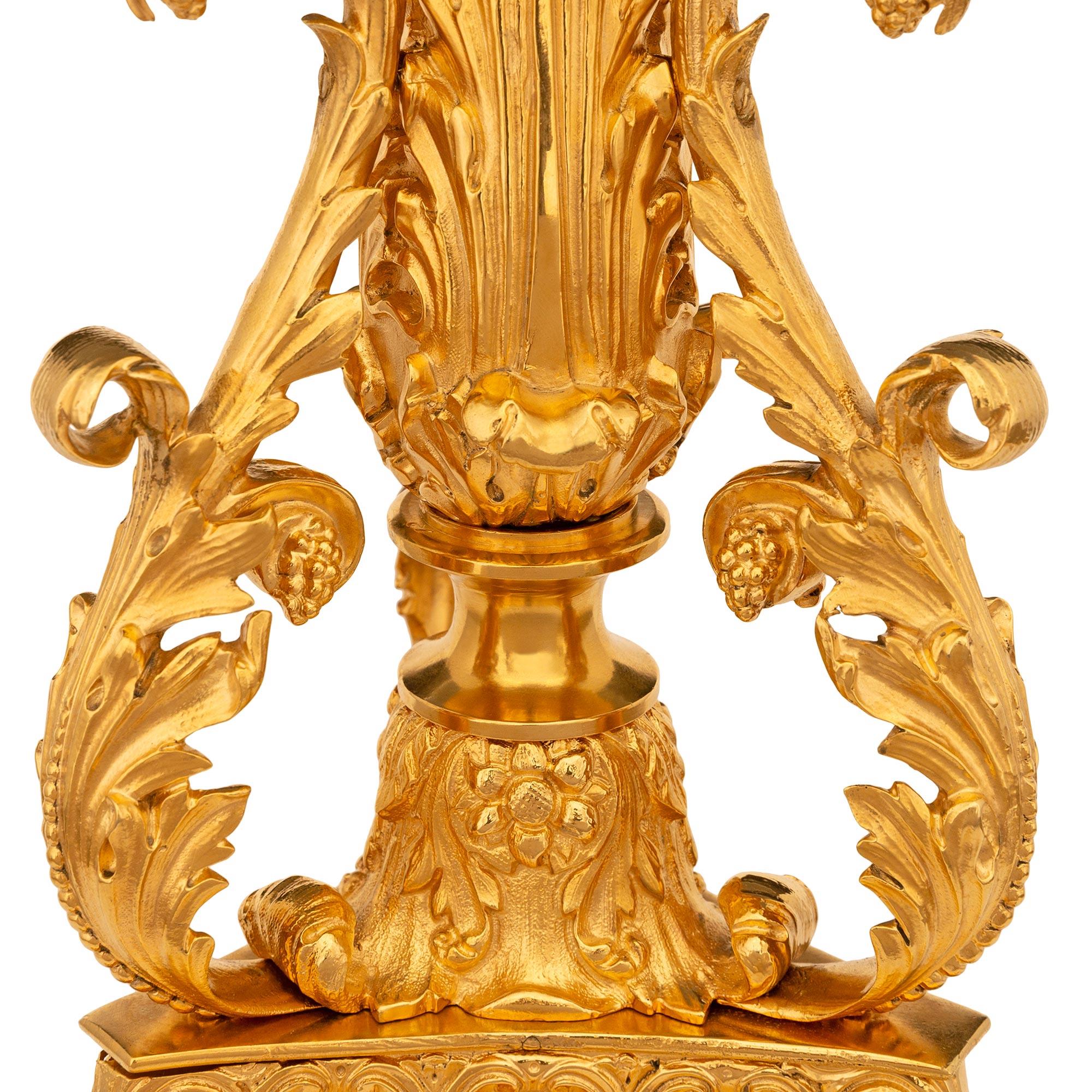 Verre Paire de tables basses/de chevet en bronze doré et verre du 19e siècle St. Charles X. en vente