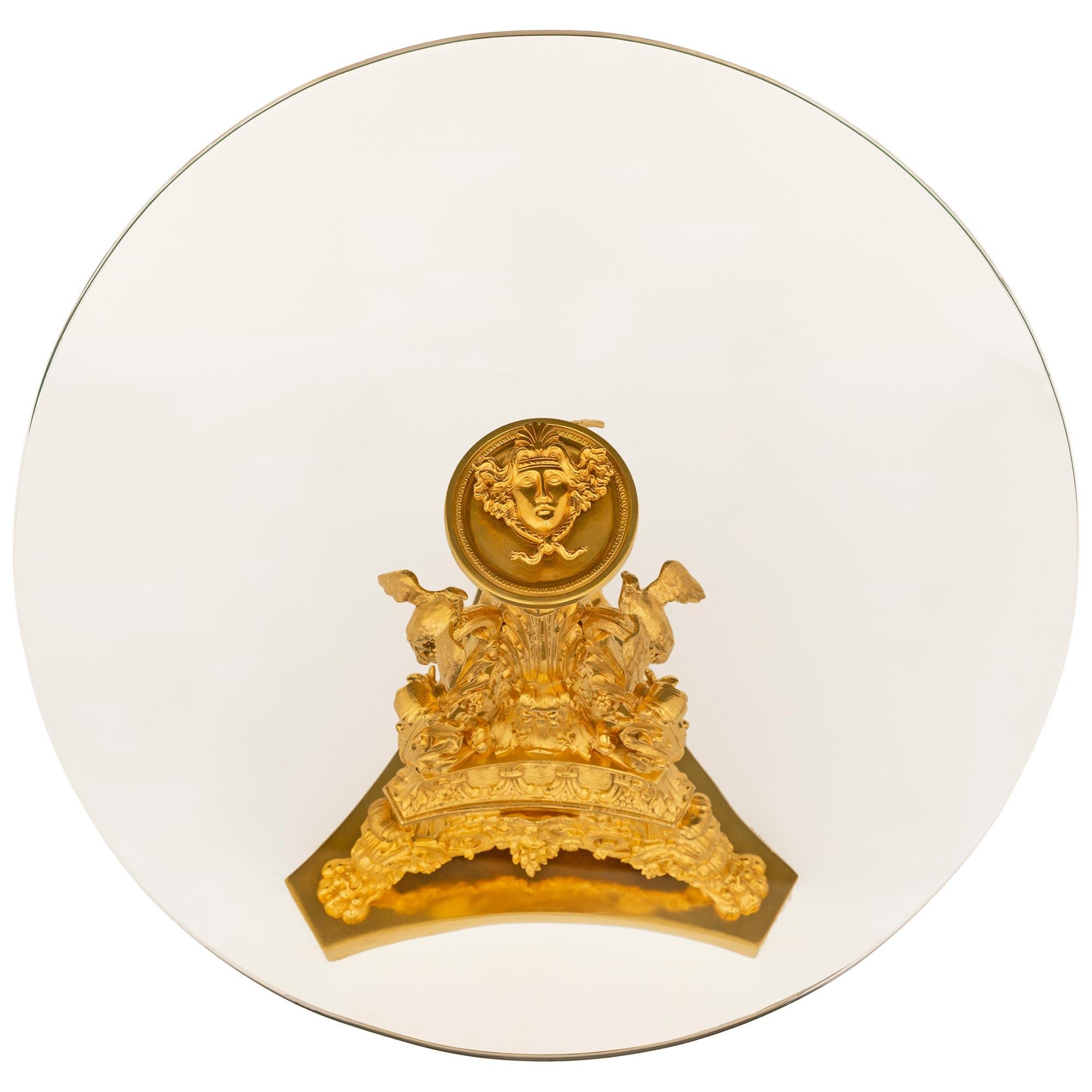 Paire de tables basses/de chevet en bronze doré et verre du 19e siècle St. Charles X. en vente 3