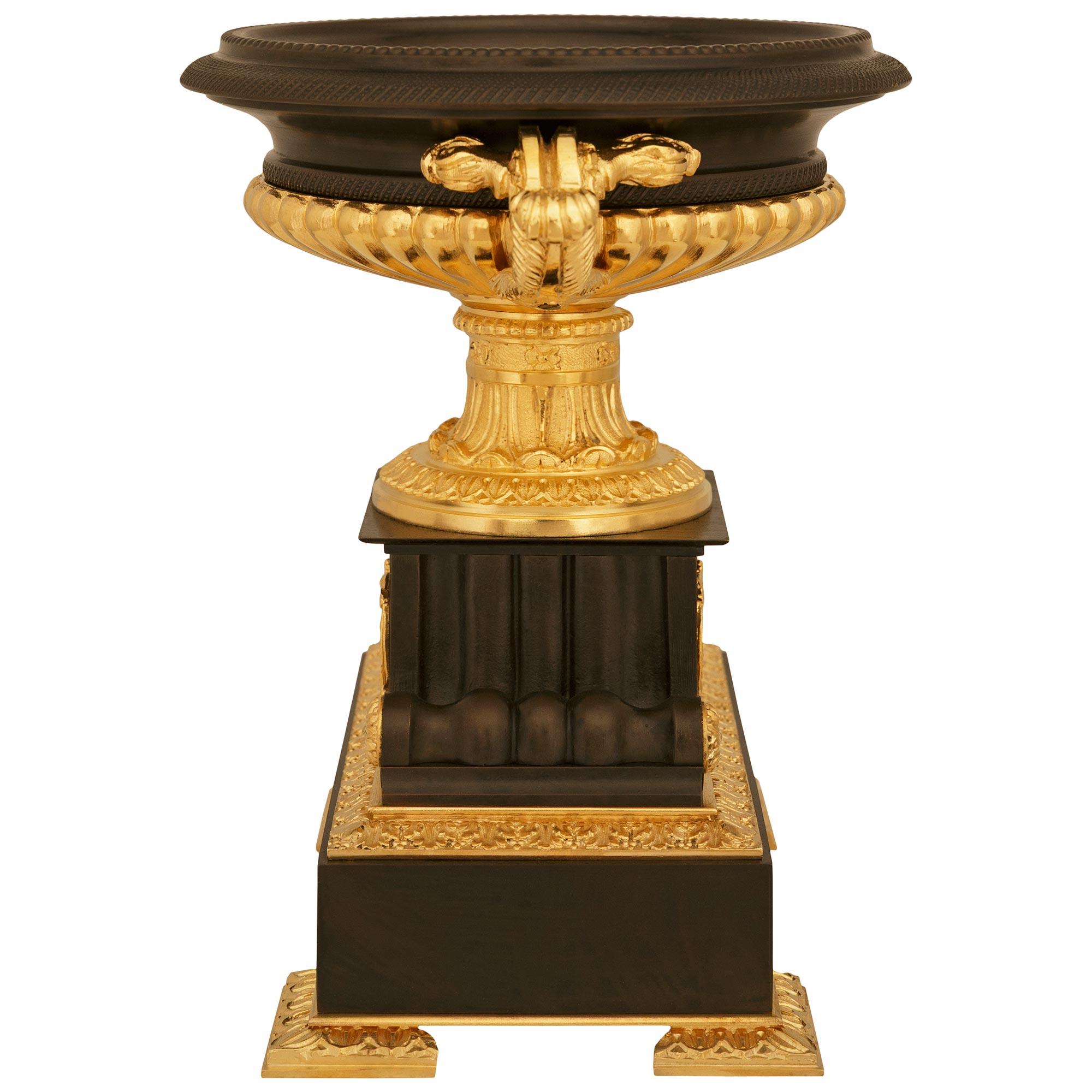 Francese pair of French 19th century Charles X st. Ormolu and patinated Bronze urns in vendita
