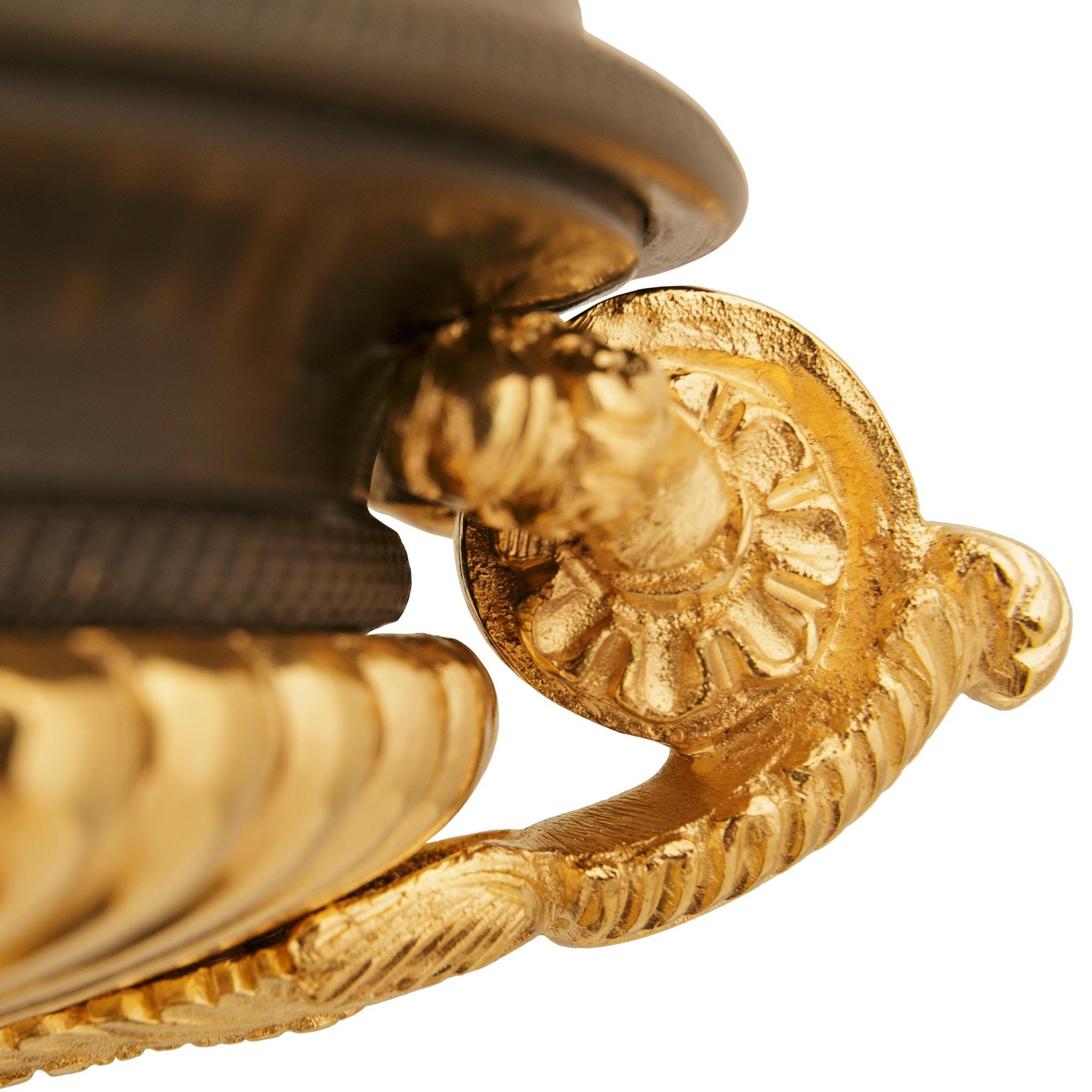 XIX secolo pair of French 19th century Charles X st. Ormolu and patinated Bronze urns in vendita