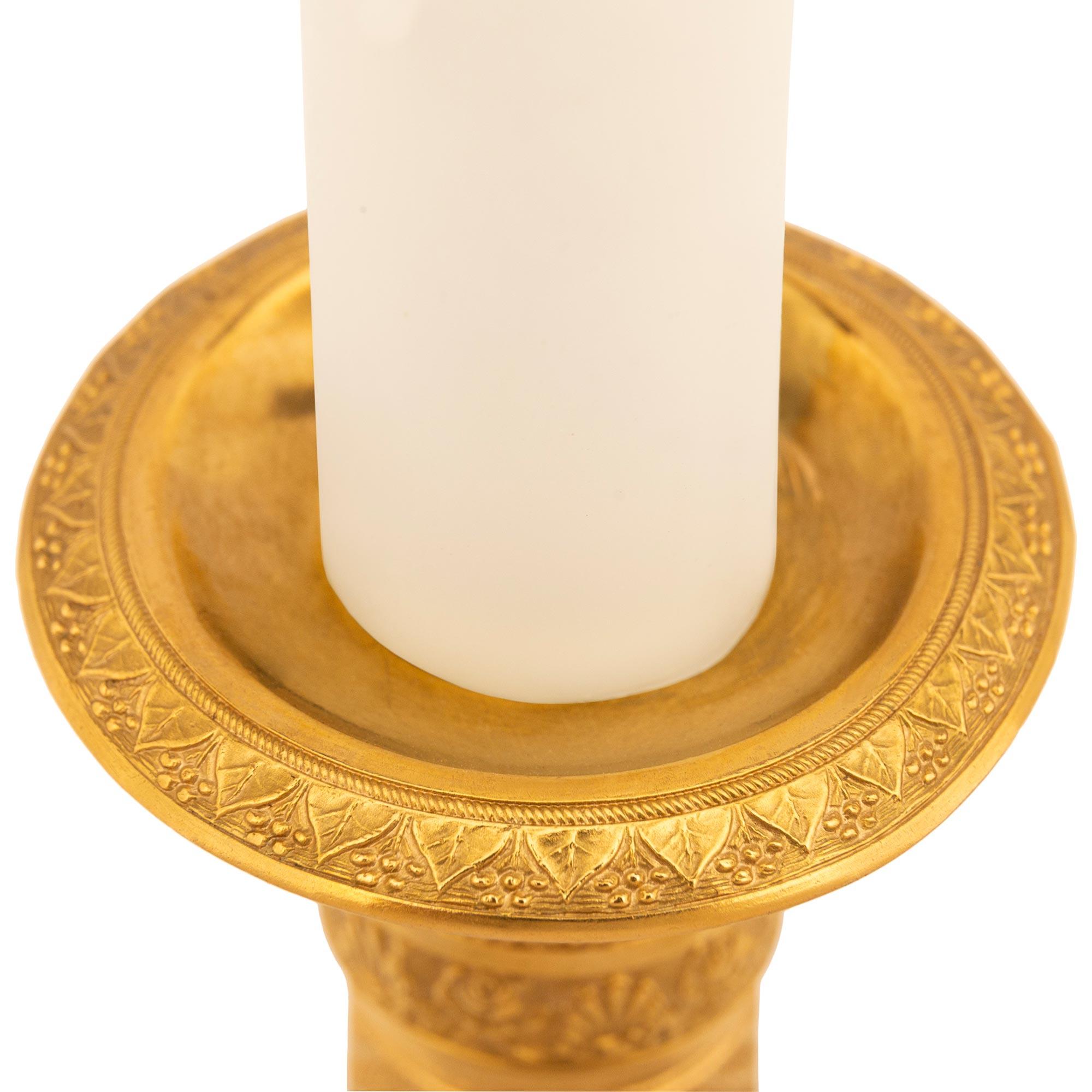 Paar französische Ormolu-Kerzenhalter des 19. Jahrhunderts von Charles X (Französisch) im Angebot