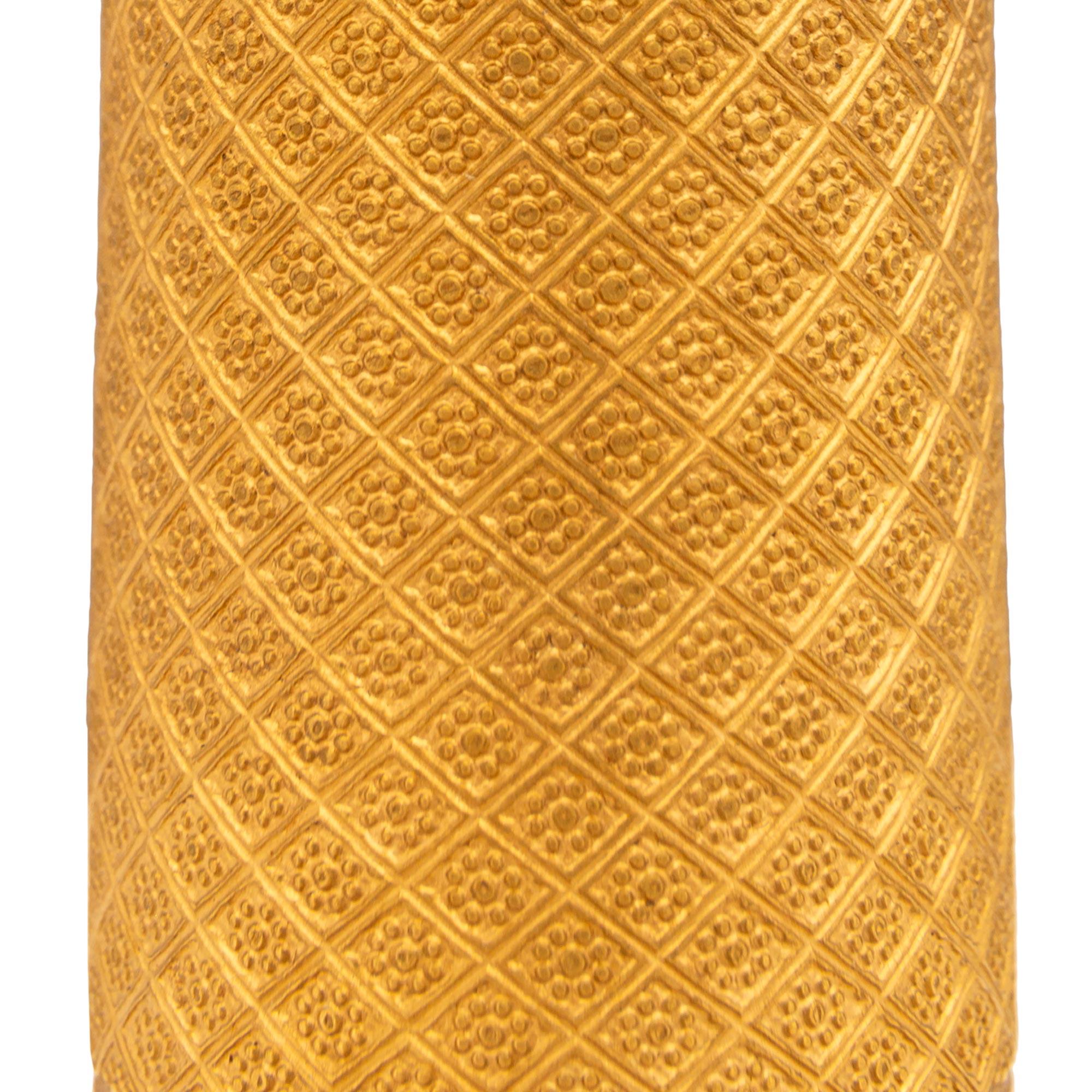 Paar französische Ormolu-Kerzenhalter des 19. Jahrhunderts von Charles X (Goldbronze) im Angebot