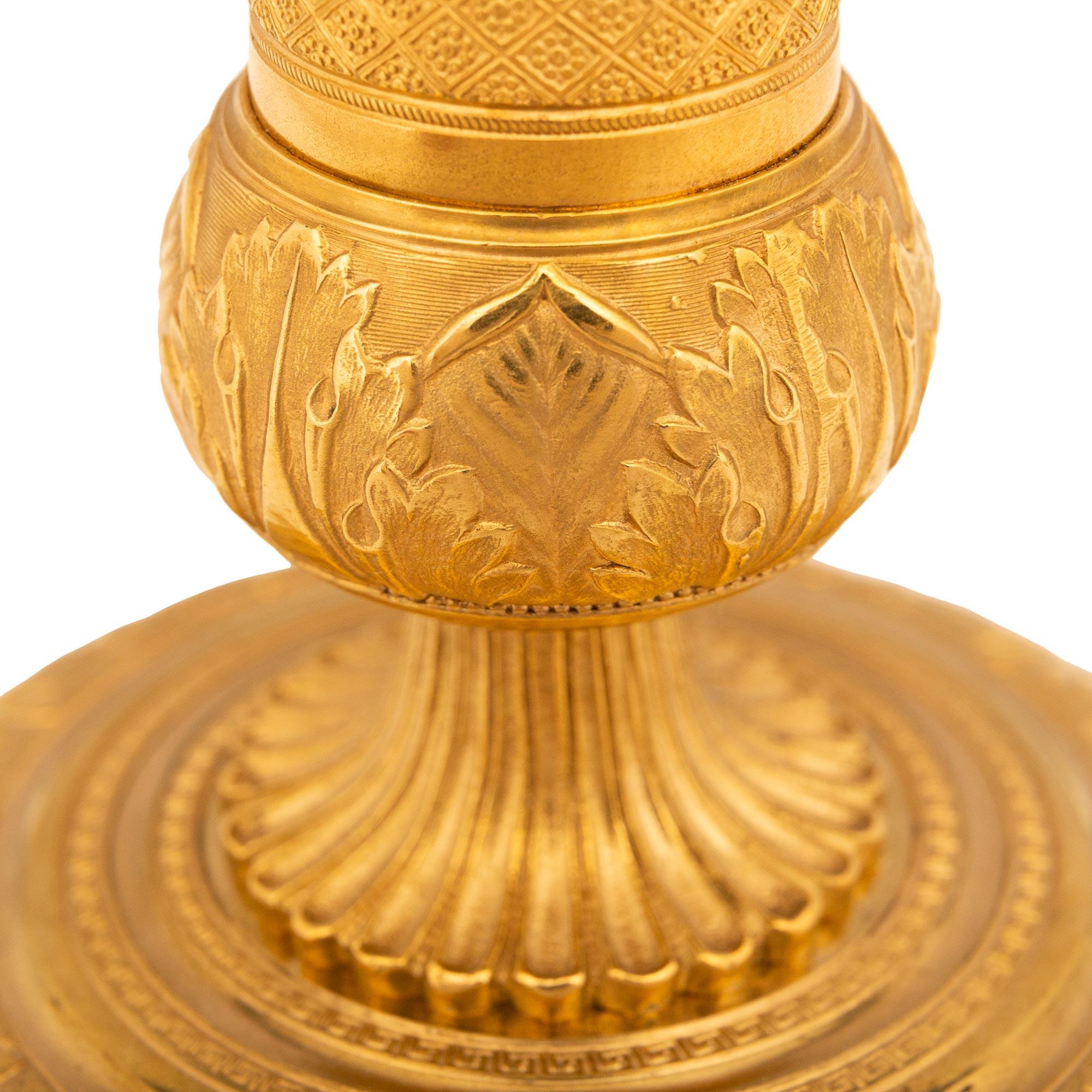 Paar französische Ormolu-Kerzenhalter des 19. Jahrhunderts von Charles X im Angebot 1