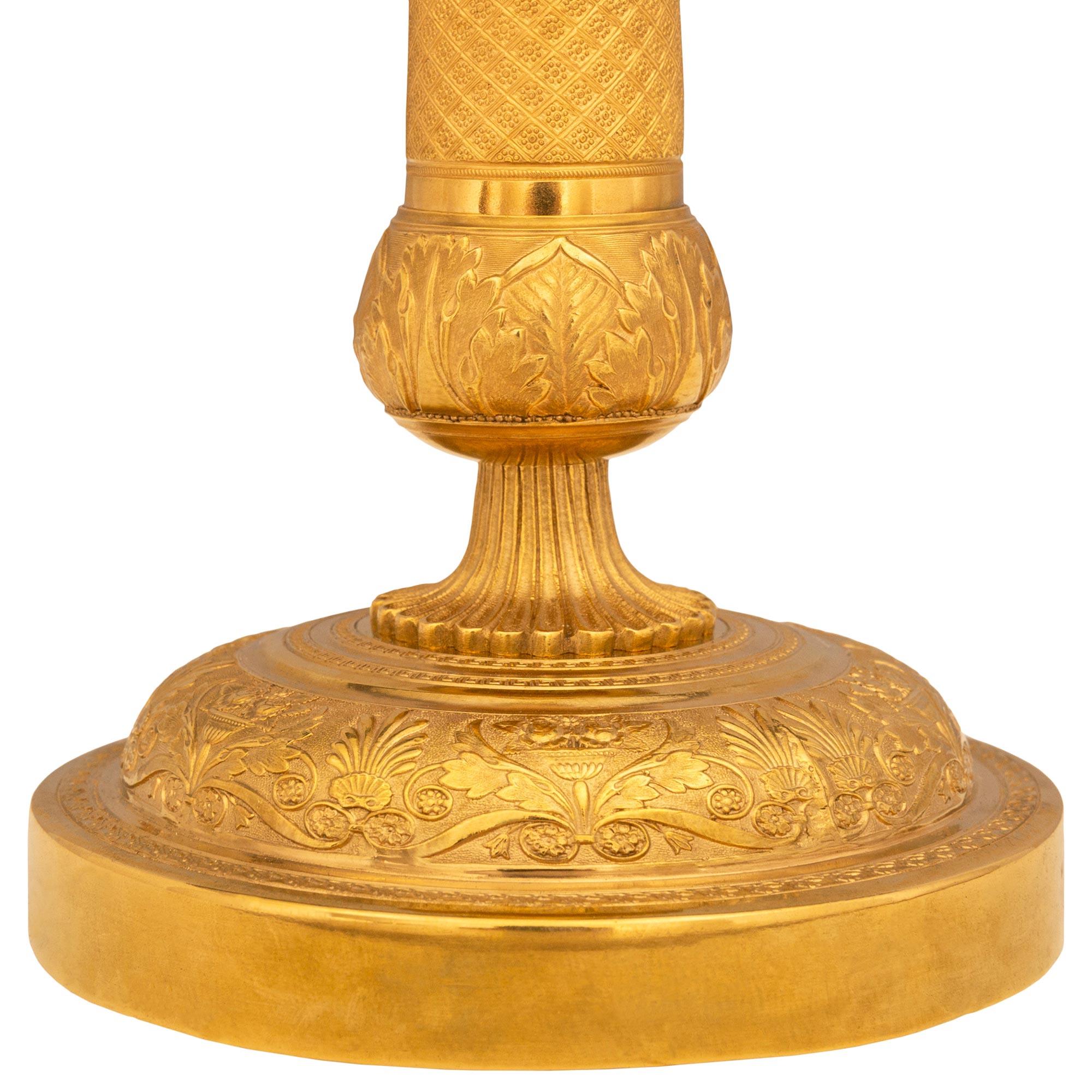 Paar französische Ormolu-Kerzenhalter des 19. Jahrhunderts von Charles X im Angebot 2