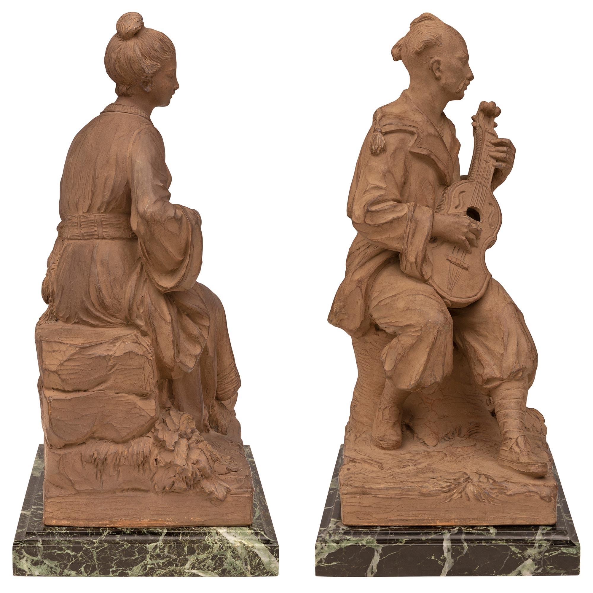 Cineserie Coppia di statue in terracotta e marmo Chinoiserie St. del XIX secolo in vendita