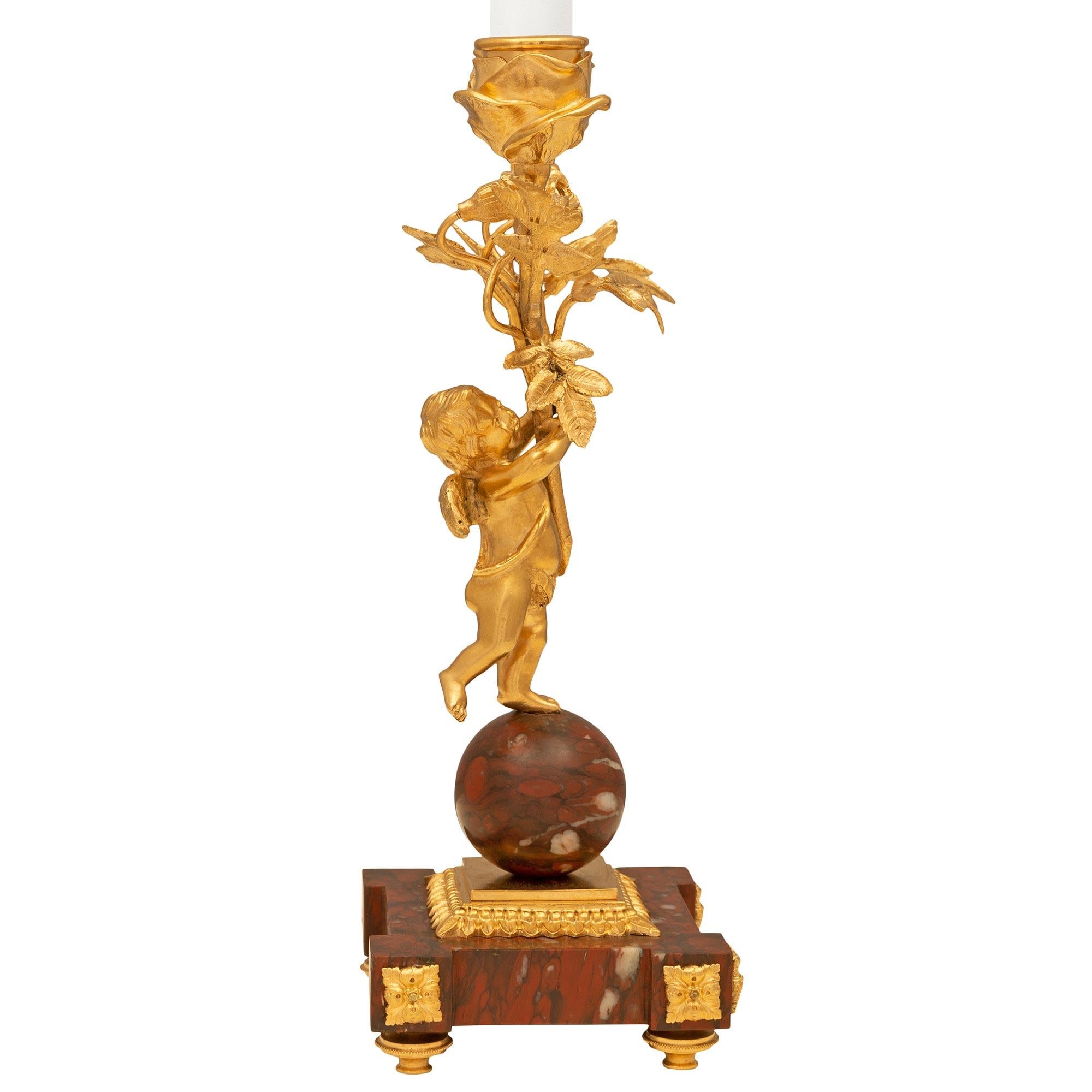 Français Paire de candélabres en bronze doré et marbre de la période Elle poque du 19ème siècle français en vente
