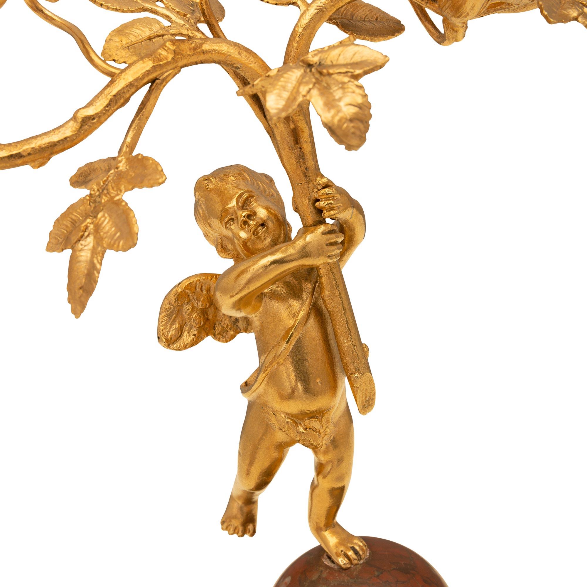 Bronze doré Paire de candélabres en bronze doré et marbre de la période Elle poque du 19ème siècle français en vente