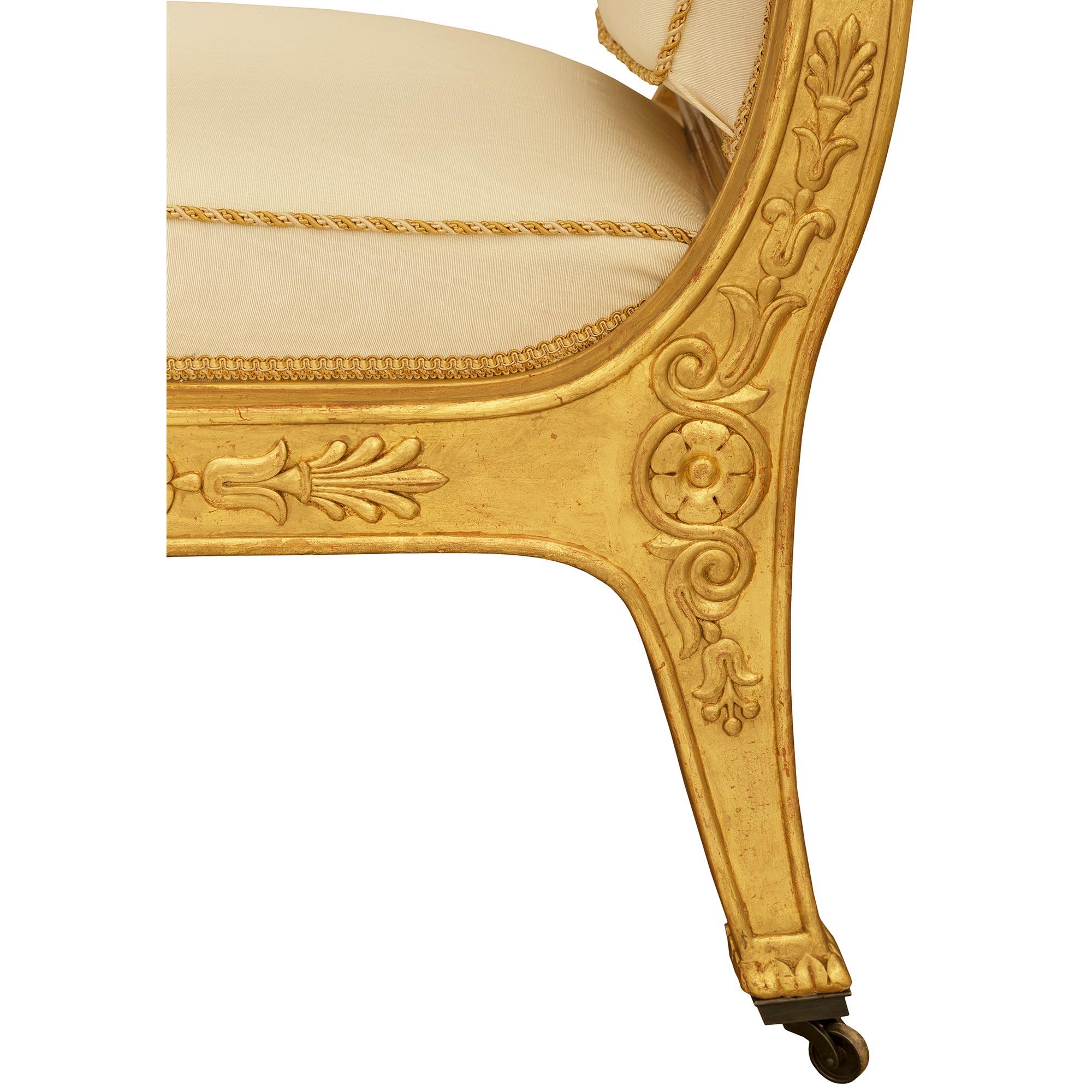 Pareja de sillones franceses del siglo XIX de madera dorada estilo Imperio en venta 5