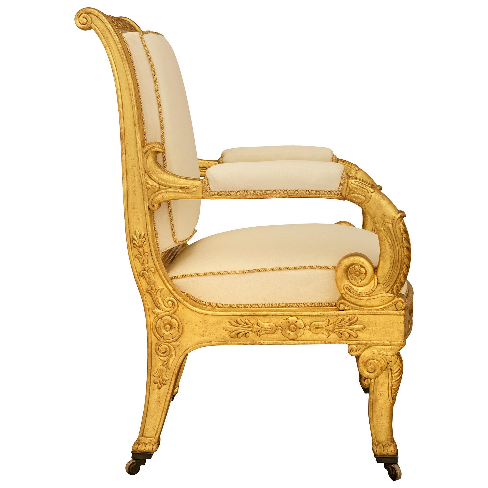 Pareja de sillones franceses del siglo XIX de madera dorada estilo Imperio en Bueno estado para la venta en West Palm Beach, FL