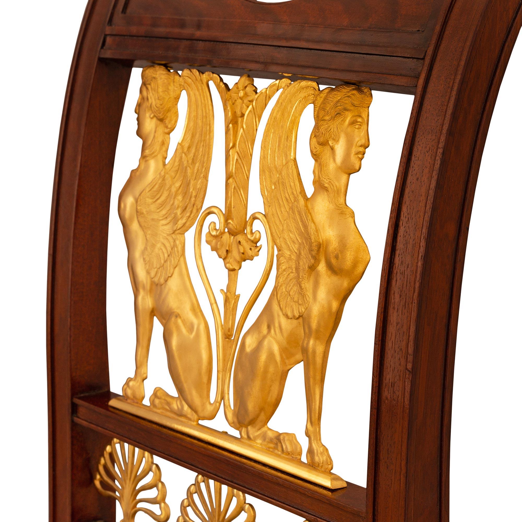 Similoro coppia di poltrone francesi del XIX secolo in mogano stile Impero e ormeggio in vendita