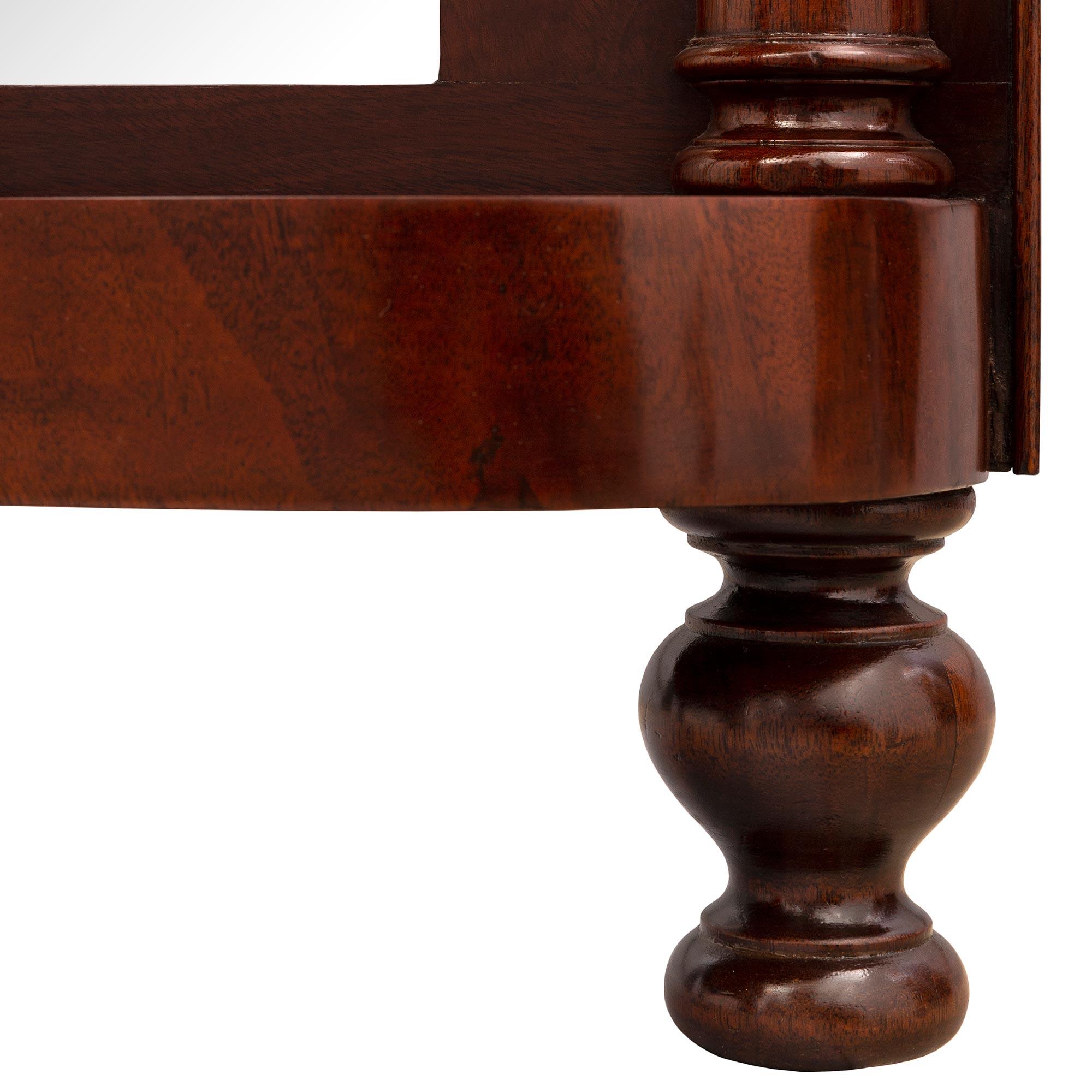 Coppia di console in mogano specchiato stile Impero del XIX secolo francese in vendita 3