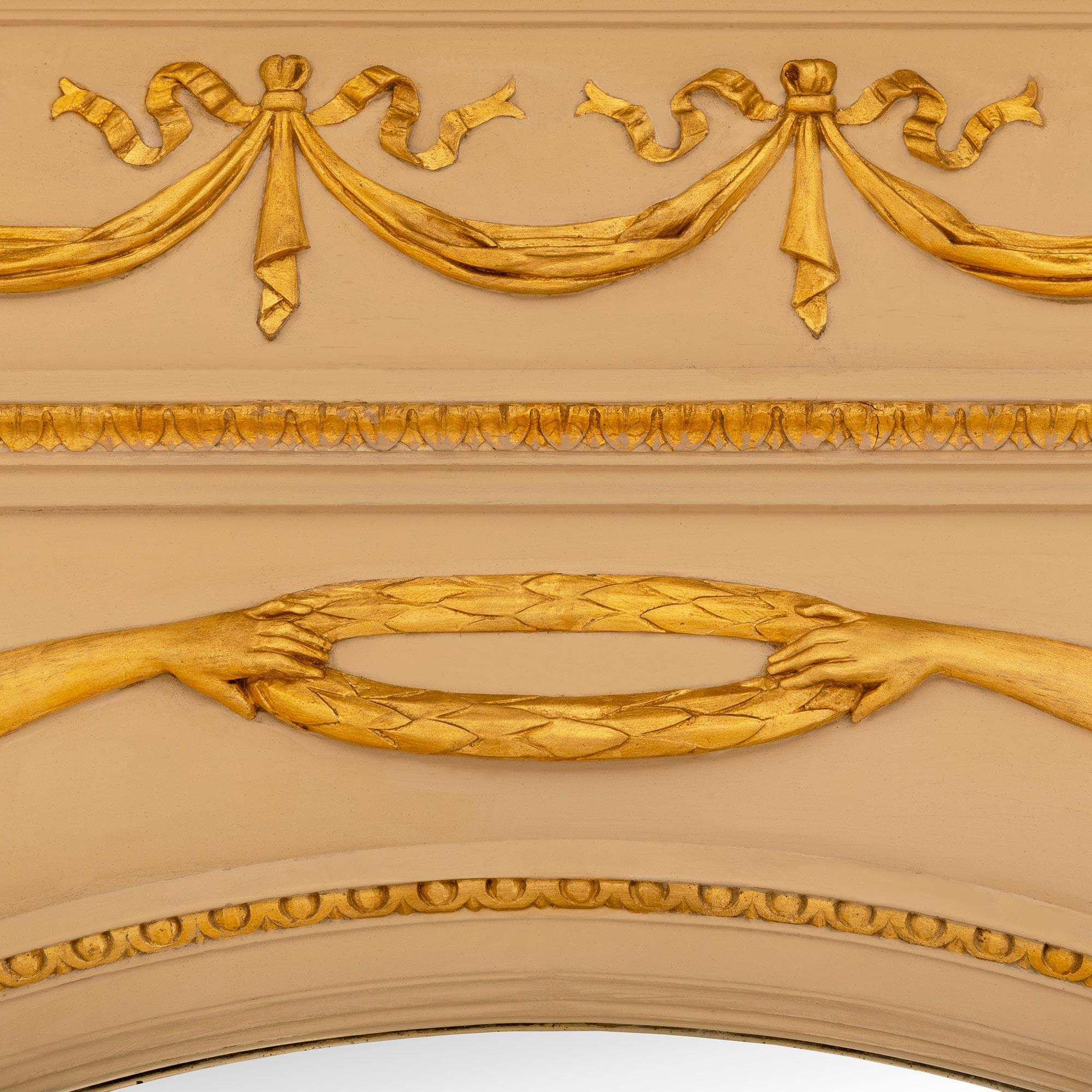 Bois Paire de miroirs en bois doré et patiné de style Empire du XIXe siècle en vente